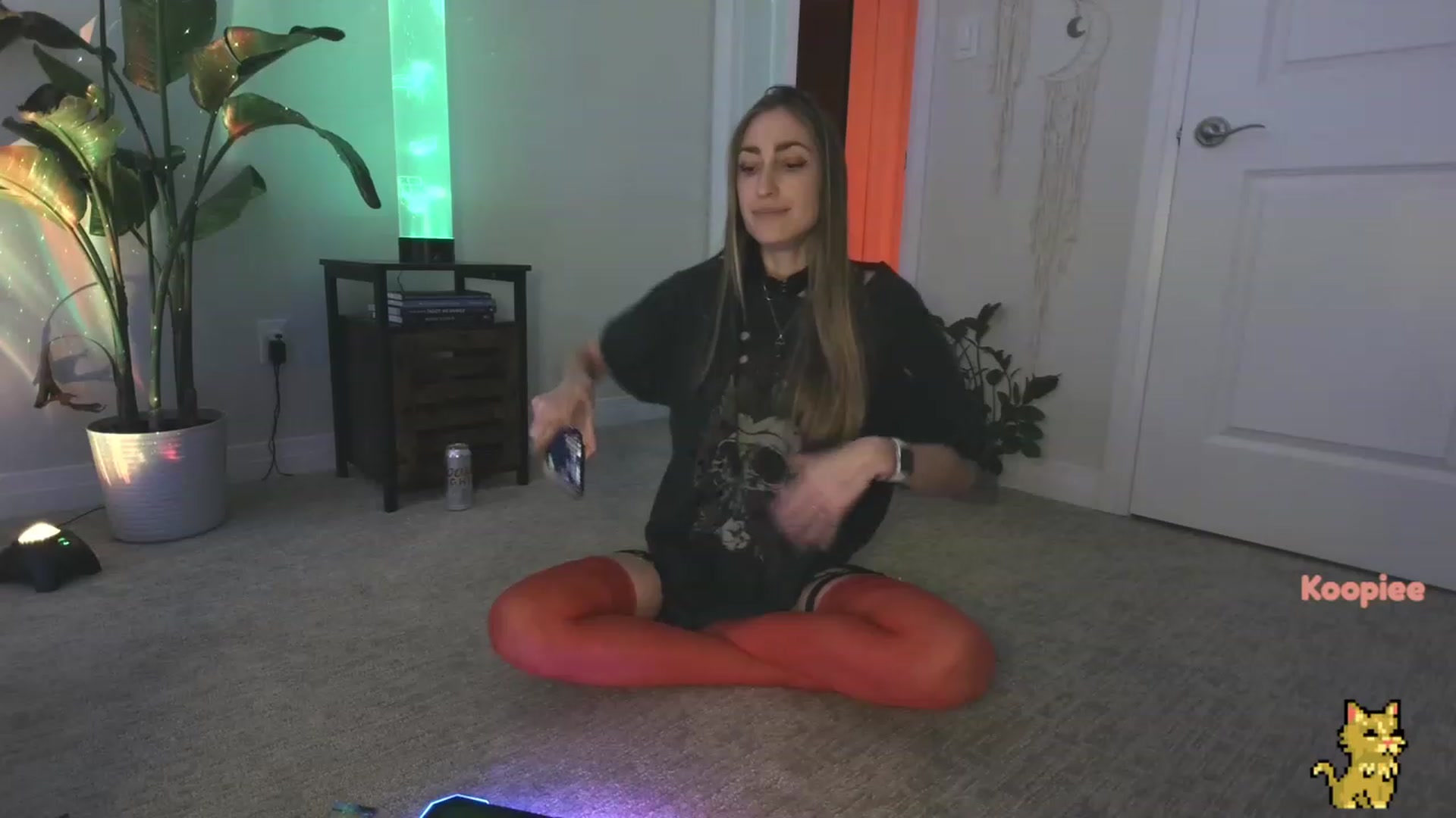 Gallery image thumbnail from HippyBabee's myfreecams stream on, 04/04/2023, 24:54 image 15 of 20