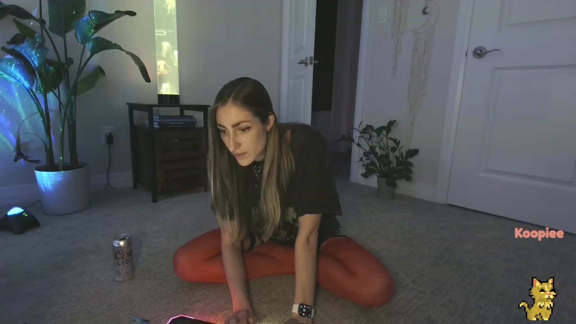 Gallery image thumbnail from HippyBabee's myfreecams stream on, 04/04/2023, 24:54 image 20 of 20