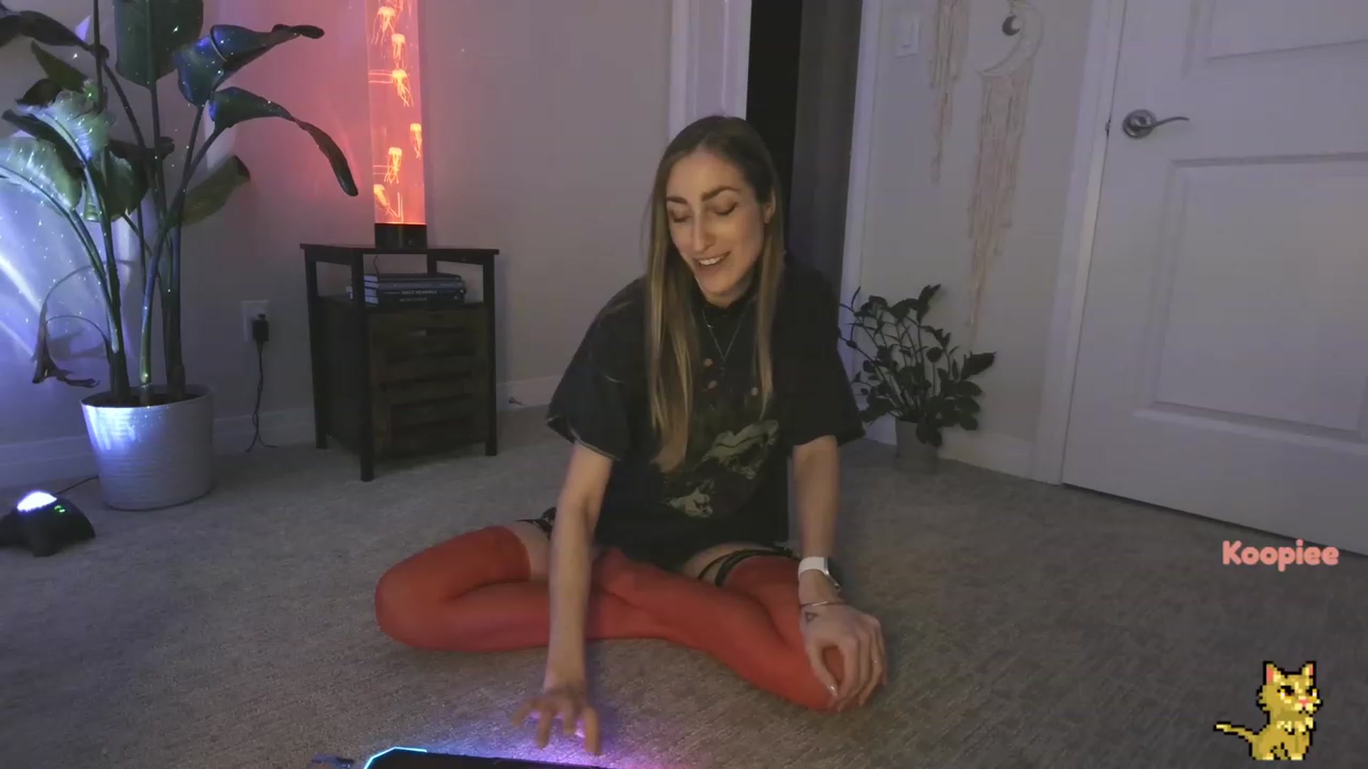 Gallery image thumbnail from HippyBabee's myfreecams stream on, 04/04/2023, 24:54 image 11 of 20