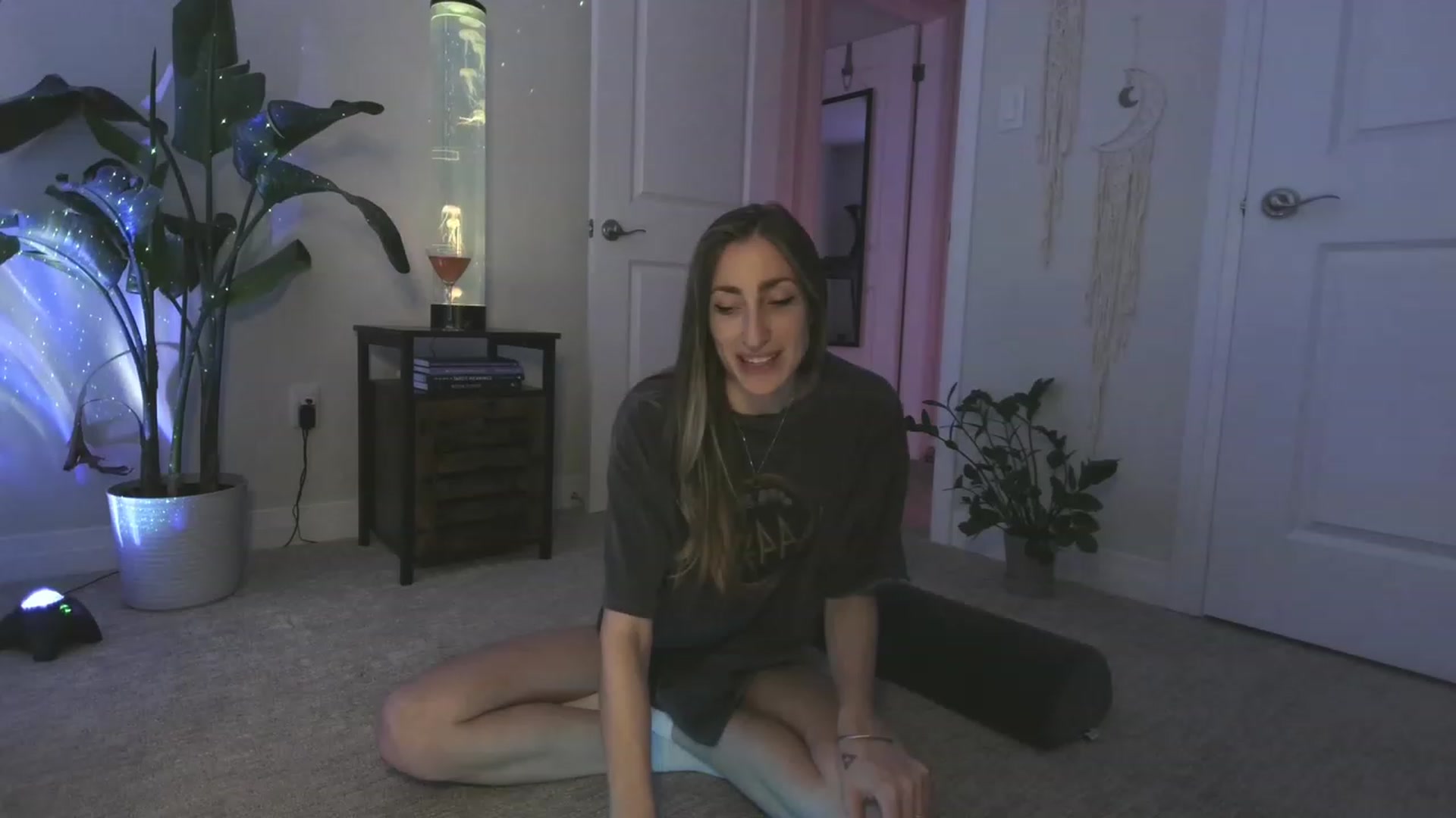 Gallery image thumbnail from HippyBabee's myfreecams stream on, 04/08/2023, 02:31 image 9 of 20