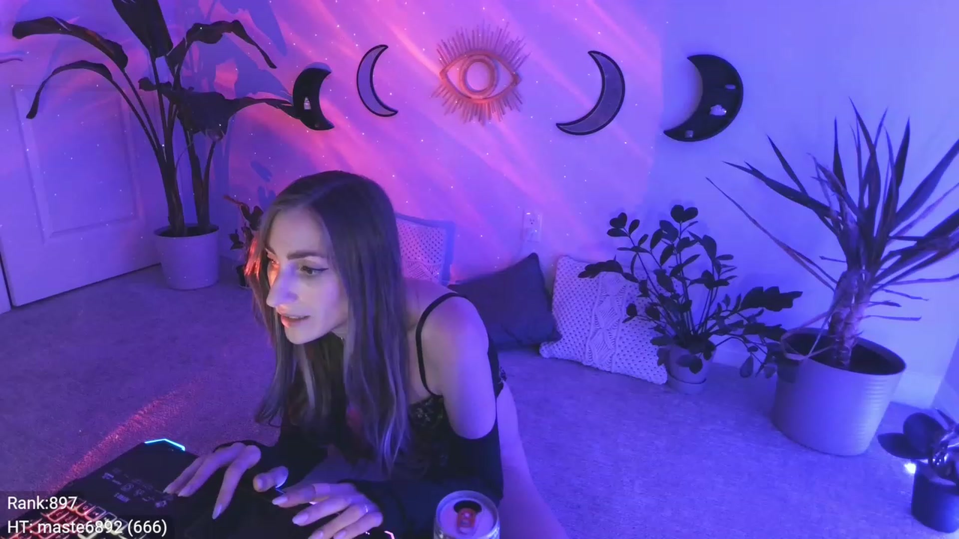 Gallery image thumbnail from HippyBabee's myfreecams stream on, 05/02/2023, 02:01 image 7 of 20