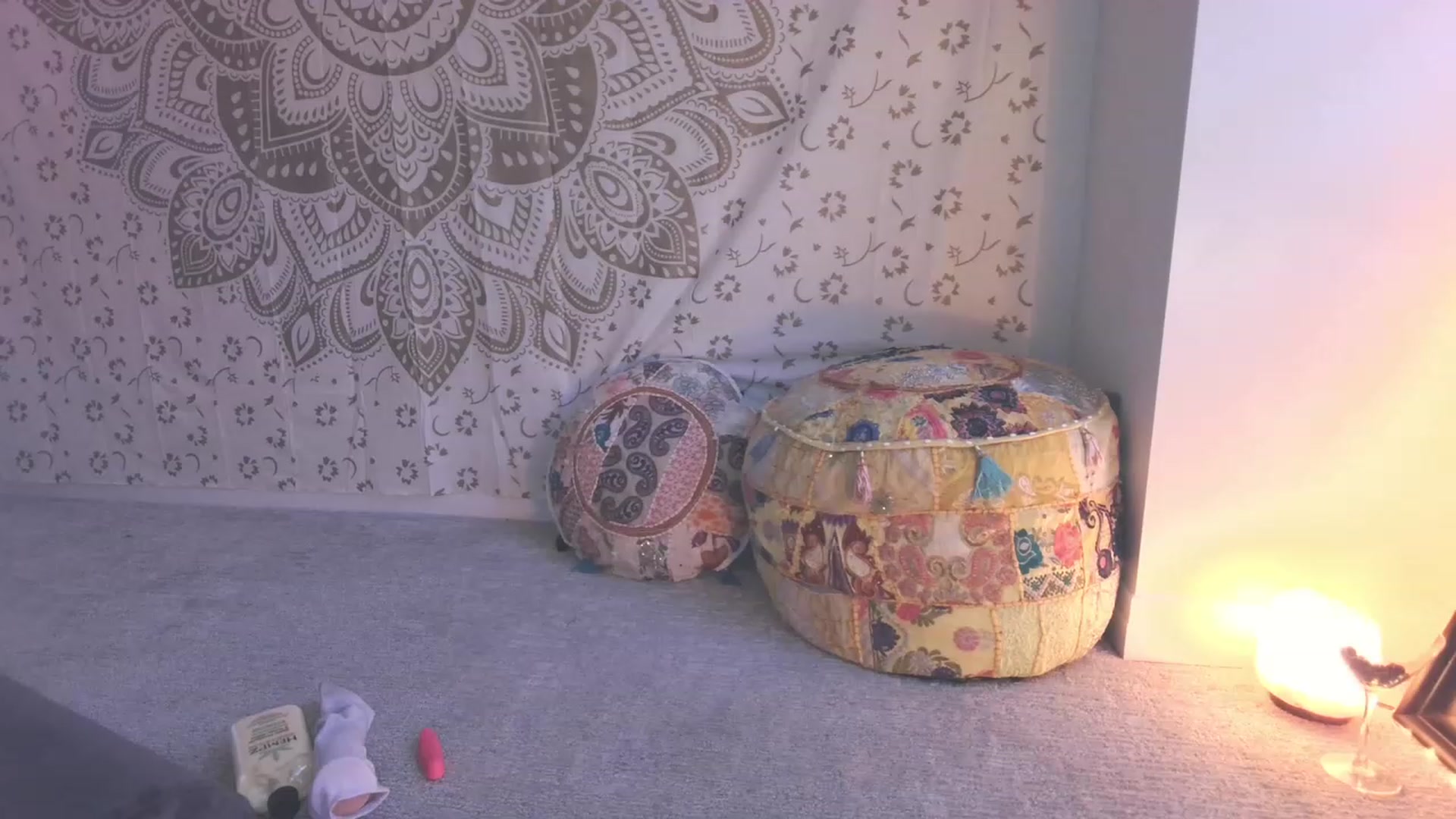 Gallery image thumbnail from HippyBabee's myfreecams stream on, 08/18/2023, 23:39 image 10 of 20
