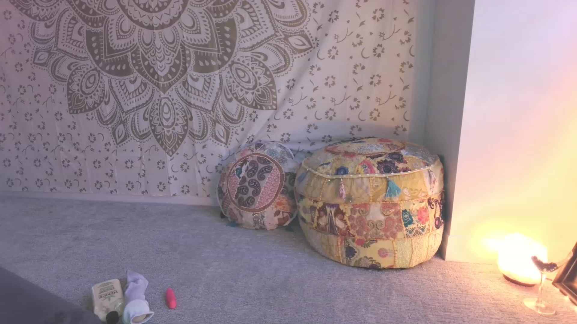 Gallery image thumbnail from HippyBabee's myfreecams stream on, 08/18/2023, 23:39 image 9 of 20