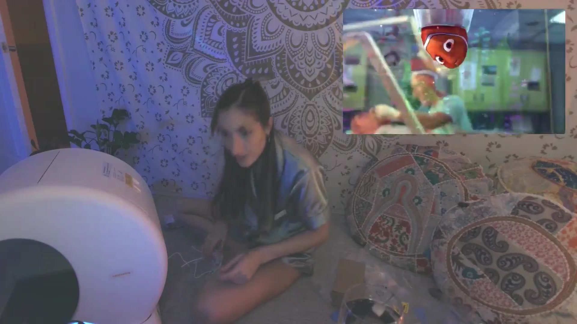Gallery image thumbnail from HippyBabee's myfreecams stream on, 04/03/2024, 24:45 image 16 of 20