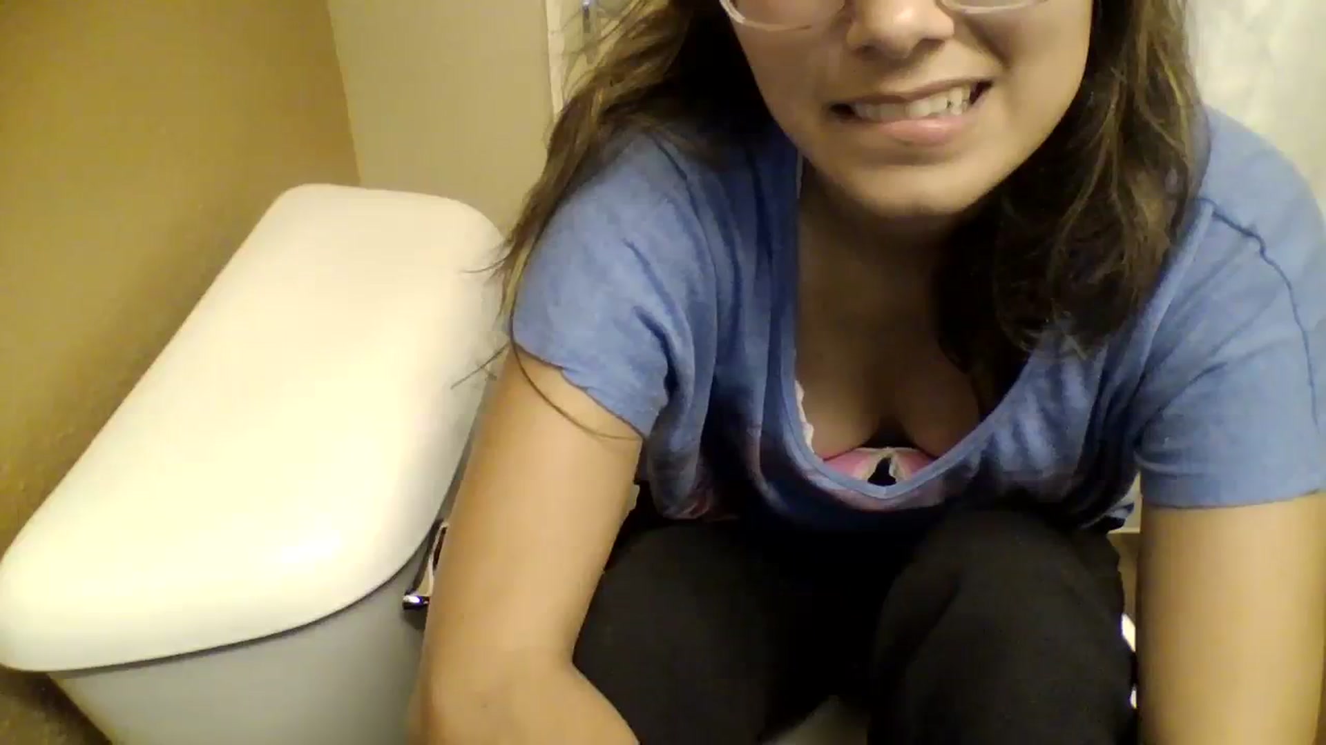 Gallery image thumbnail from HitsandTits's myfreecams stream on, 08/10/2023, 09:35 image 4 of 20