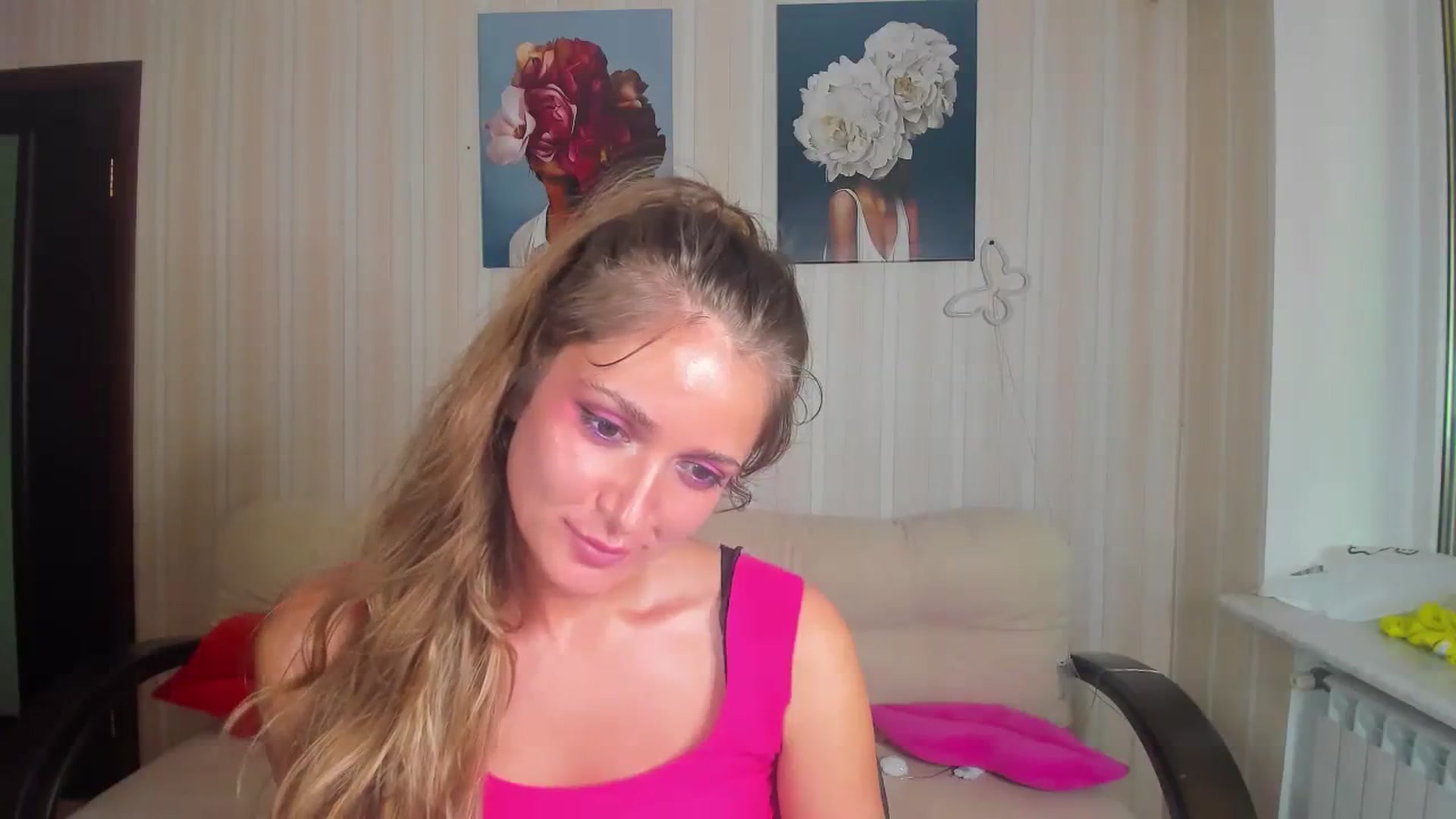 Gallery image thumbnail from HloeSky's myfreecams stream on, 07/29/2023, 11:43 image 3 of 20