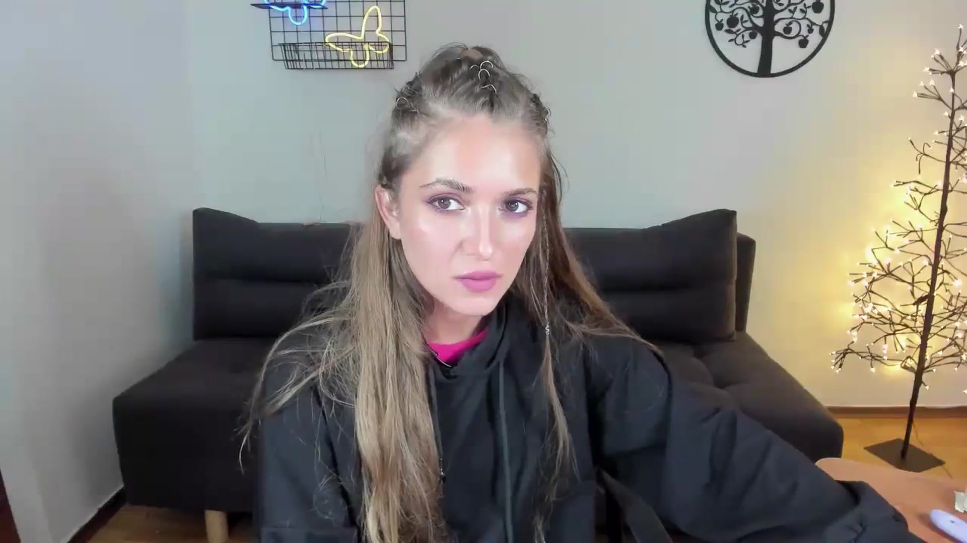 Gallery image thumbnail from HloeSky's myfreecams stream on, 07/30/2023, 15:40 image 11 of 20