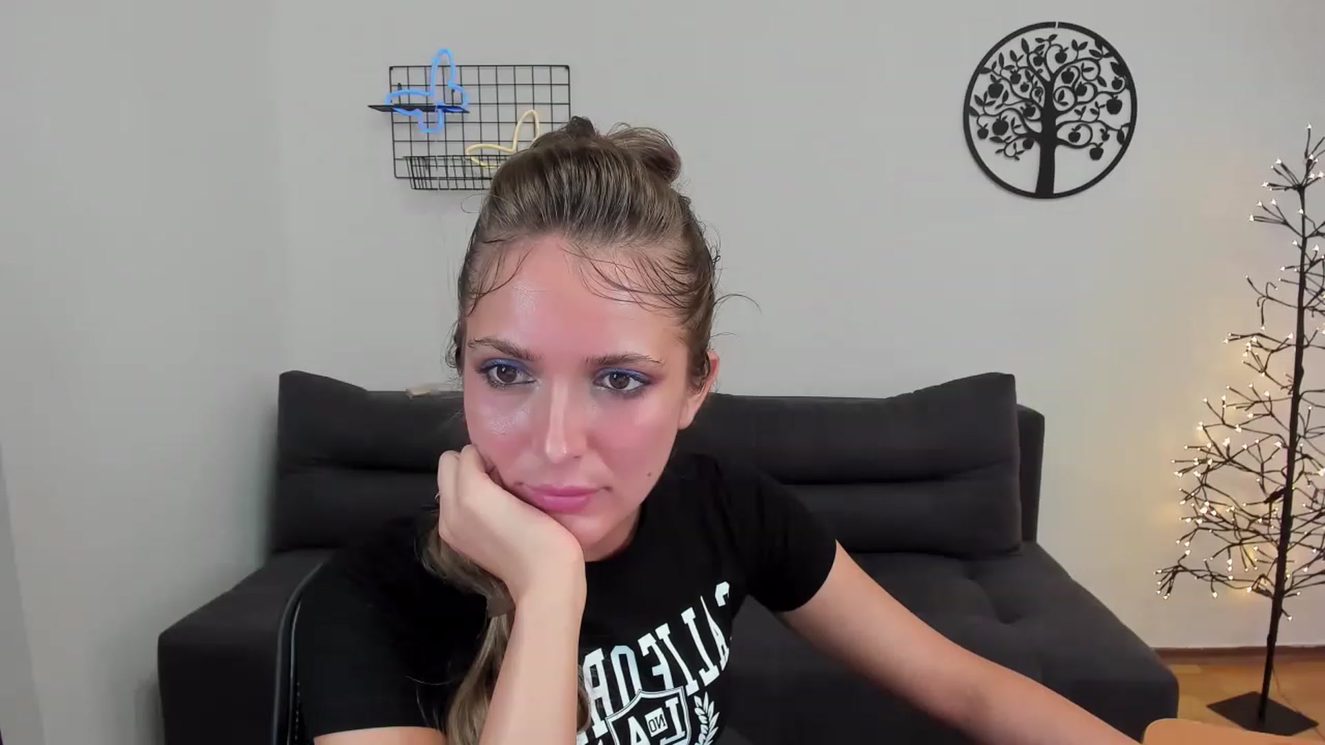 Gallery image thumbnail from HloeSky's myfreecams stream on, 07/31/2023, 13:07 image 3 of 20