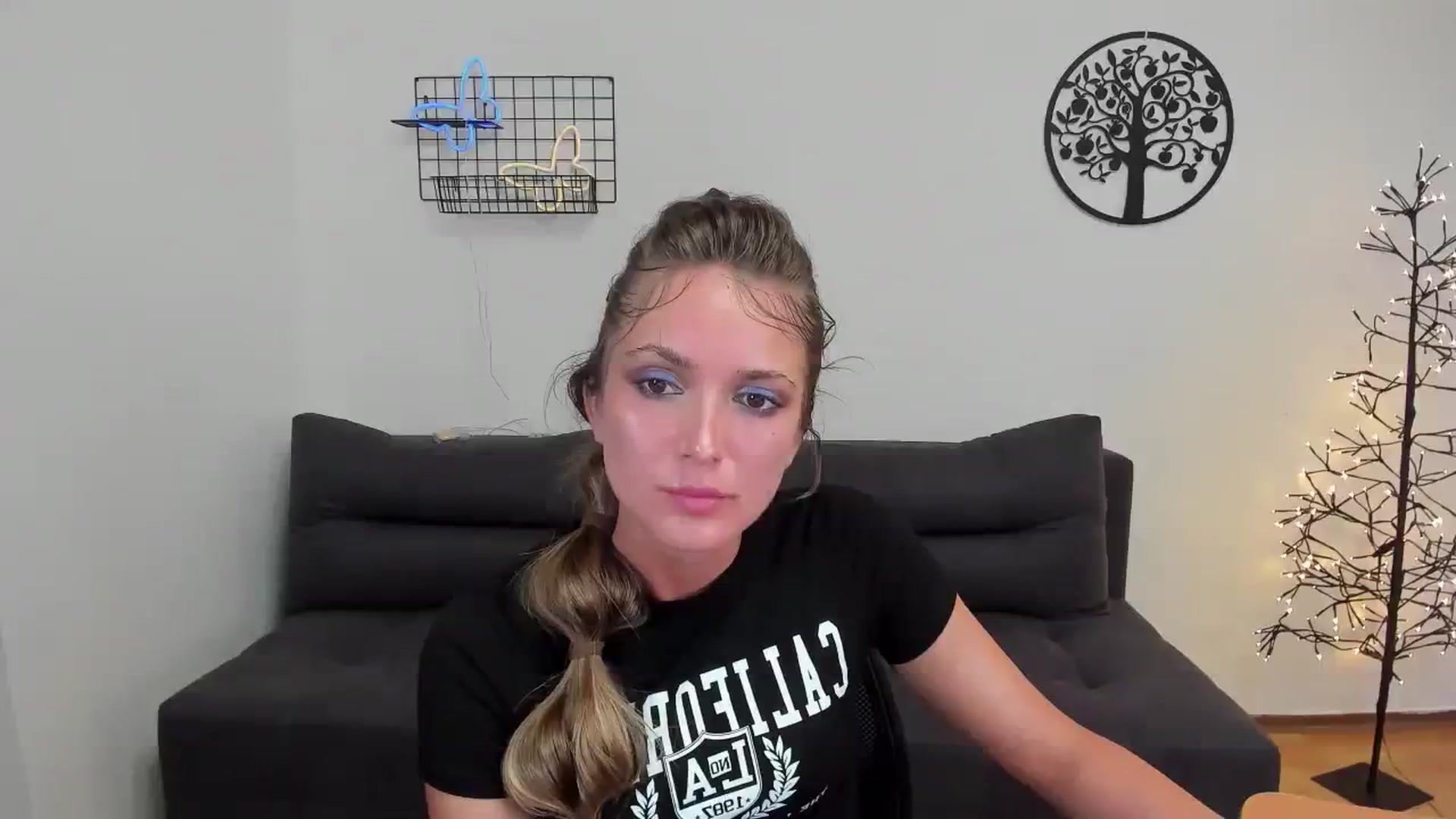 Gallery image thumbnail from HloeSky's myfreecams stream on, 07/31/2023, 14:40 image 6 of 20