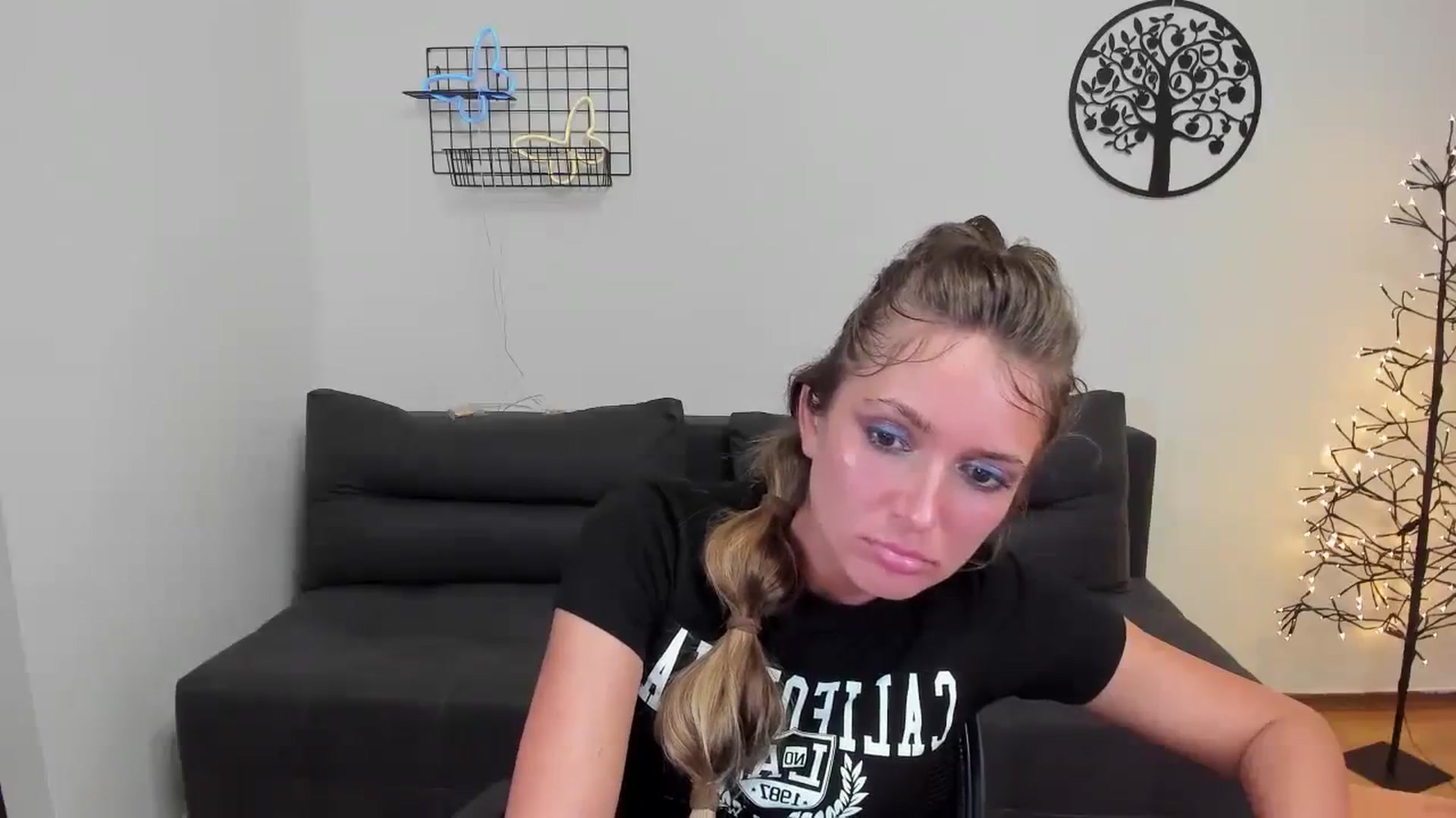 Gallery image thumbnail from HloeSky's myfreecams stream on, 07/31/2023, 17:35 image 14 of 20