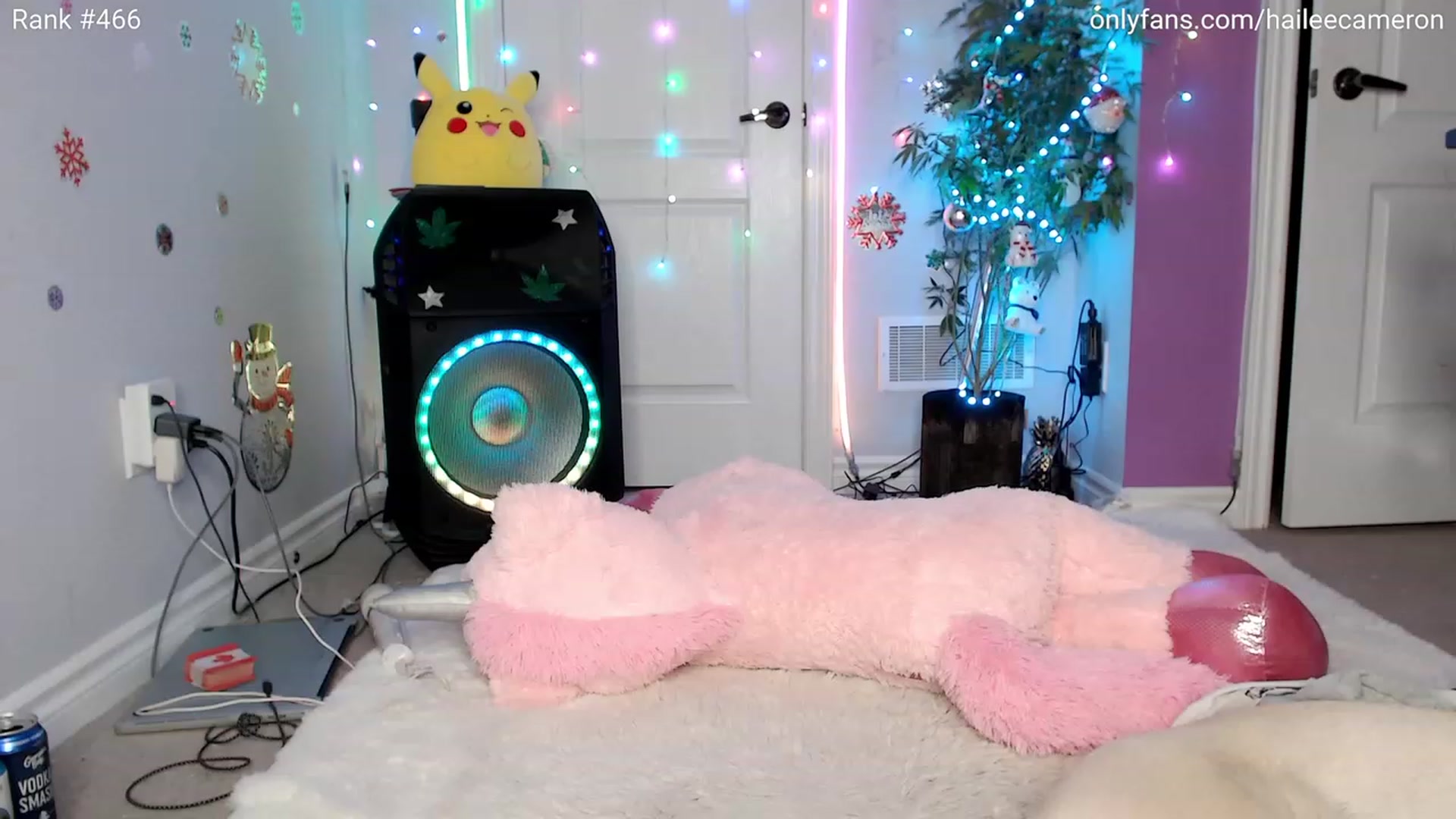 Gallery image thumbnail from HoHoHailee's myfreecams stream on, 12/18/2023, 05:12 image 16 of 20