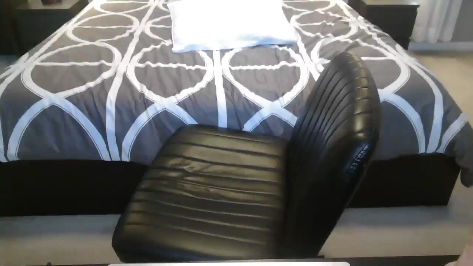Gallery image thumbnail from HoSeason99's myfreecams stream on, 10/11/2024, 16:34 image 14 of 20
