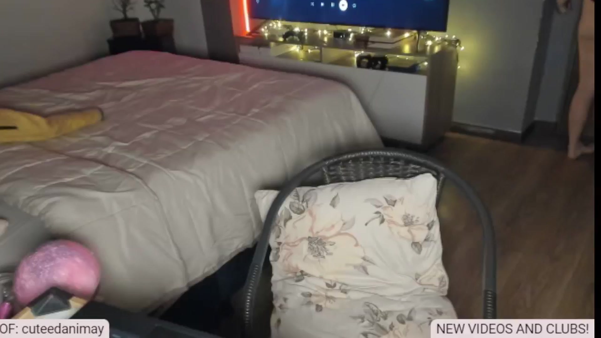 Gallery image thumbnail from HollyDani's myfreecams stream on, 12/16/2024, 23:08 image 18 of 20