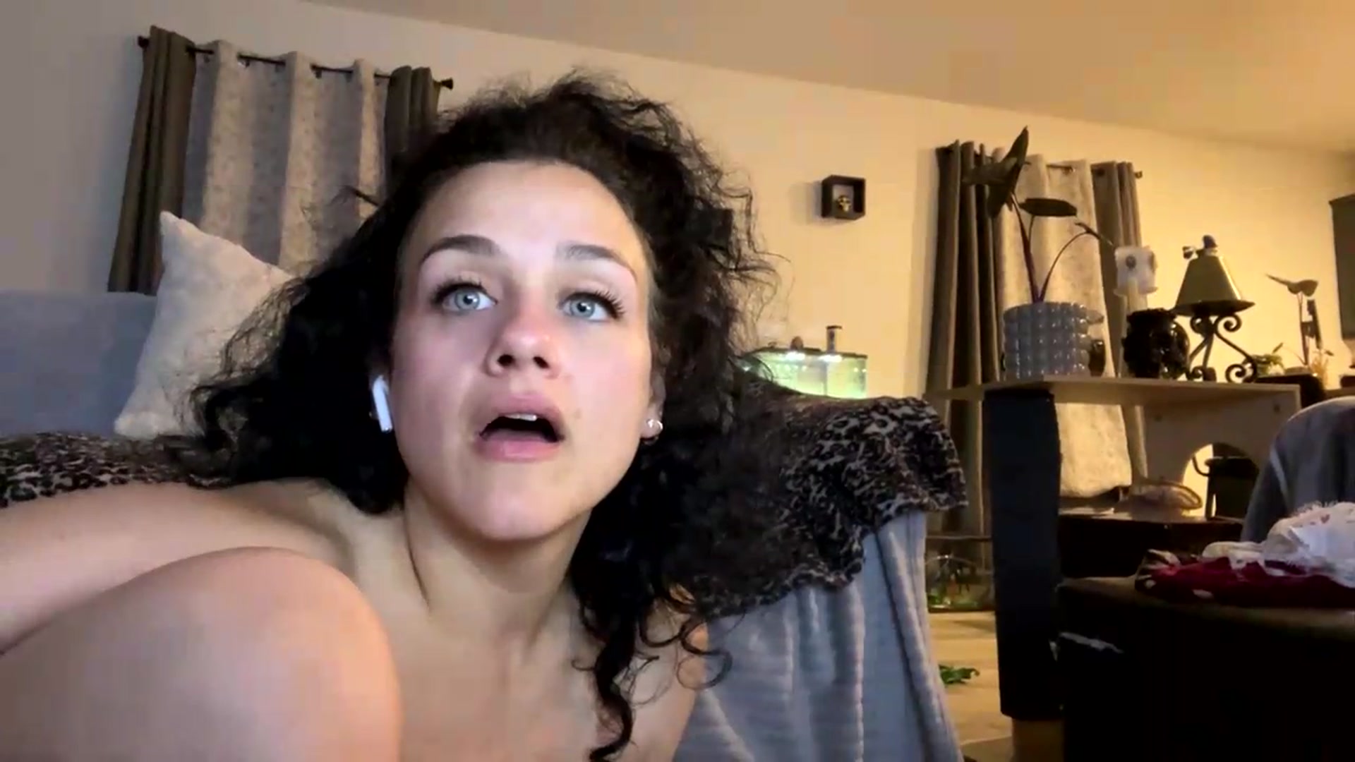 Gallery image thumbnail from HollyDelights's myfreecams stream on, 05/19/2026, 04:36 image 12 of 20