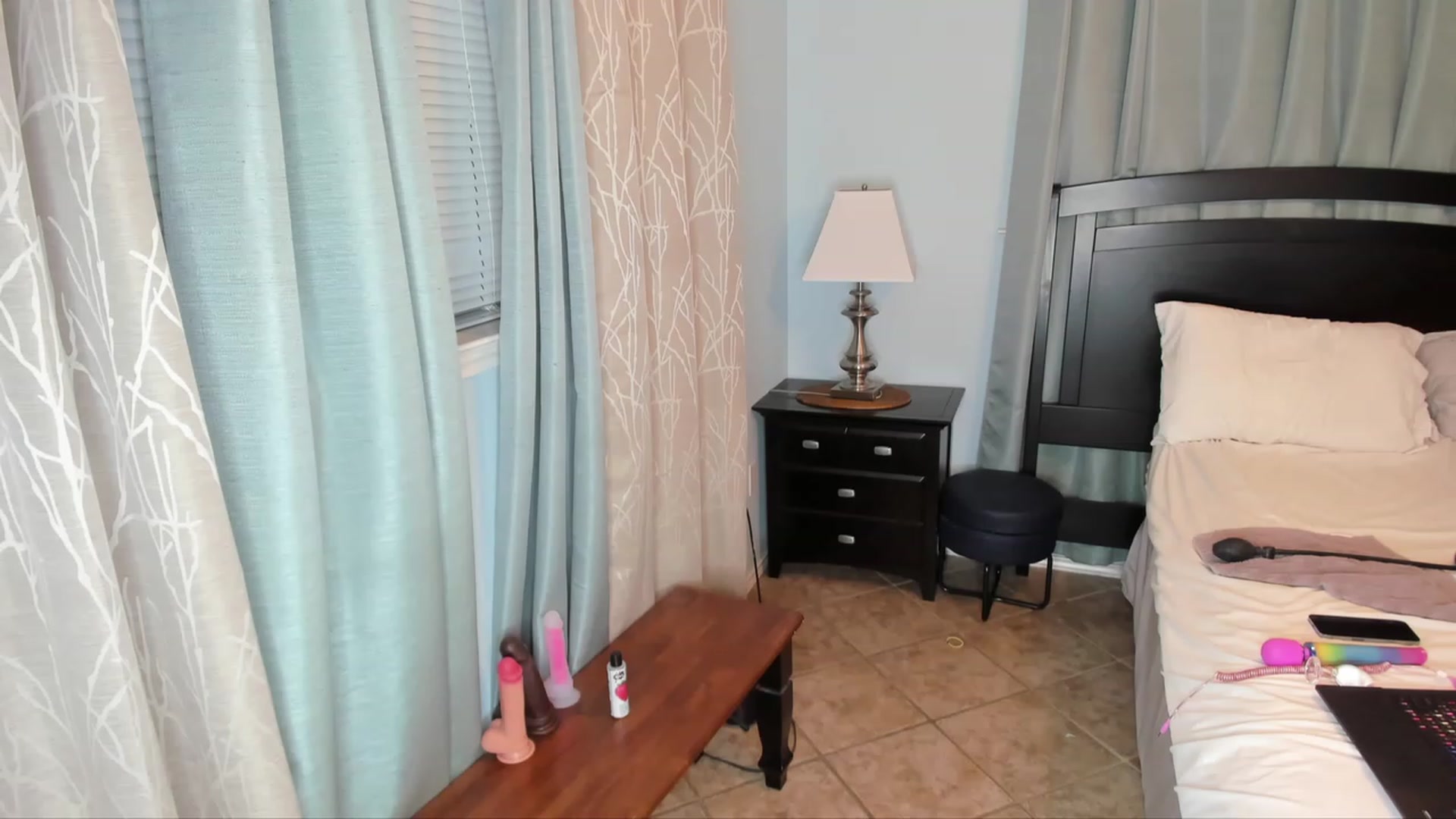 Gallery image thumbnail from HollyHanna's myfreecams stream on, 11/16/2022, 08:02 image 8 of 20