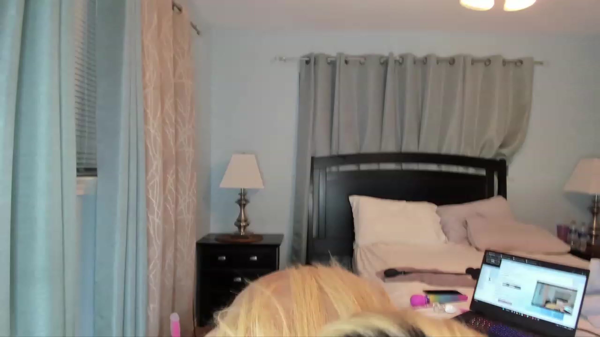 Gallery image thumbnail from HollyHanna's myfreecams stream on, 11/16/2022, 08:02 image 6 of 20