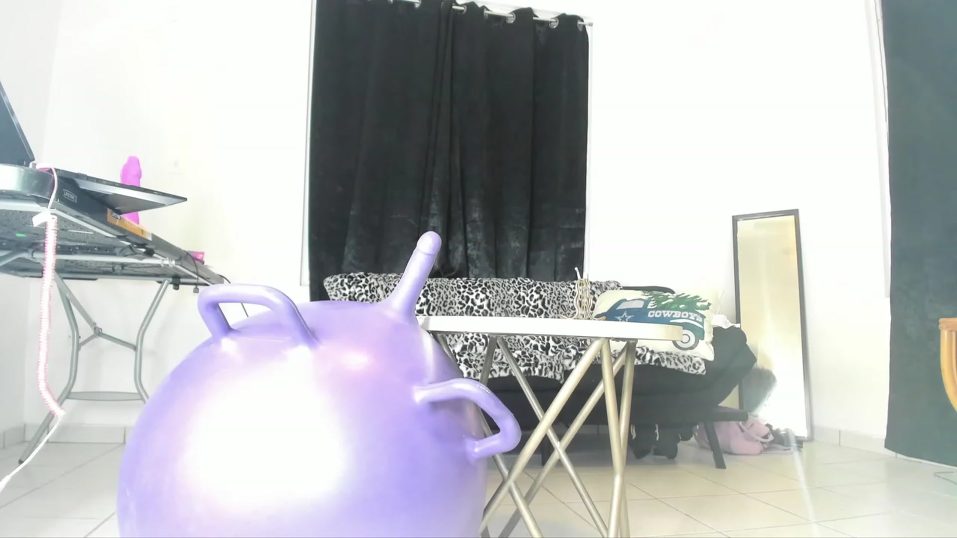 Gallery image thumbnail from HollyHanna's myfreecams stream on, 12/03/2022, 03:20 image 7 of 20