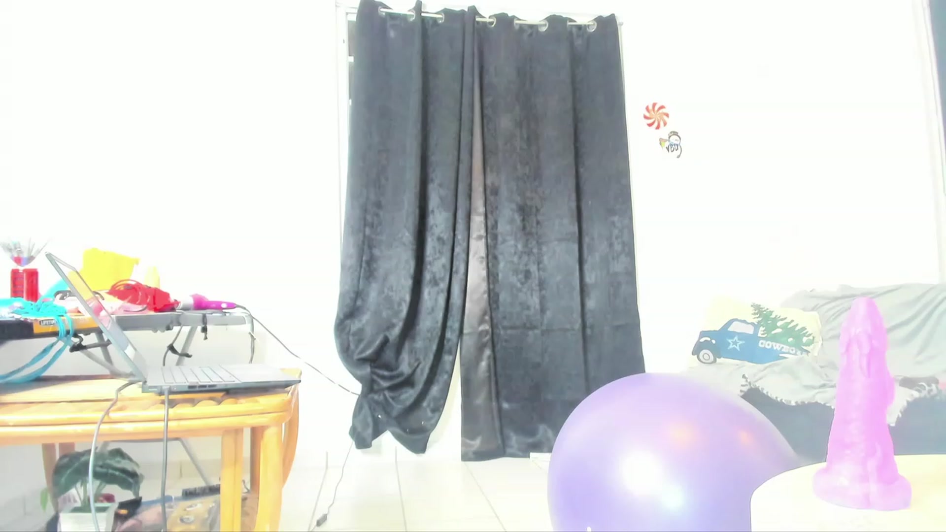 Gallery image thumbnail from HollyHanna's myfreecams stream on, 12/03/2022, 22:53 image 16 of 20