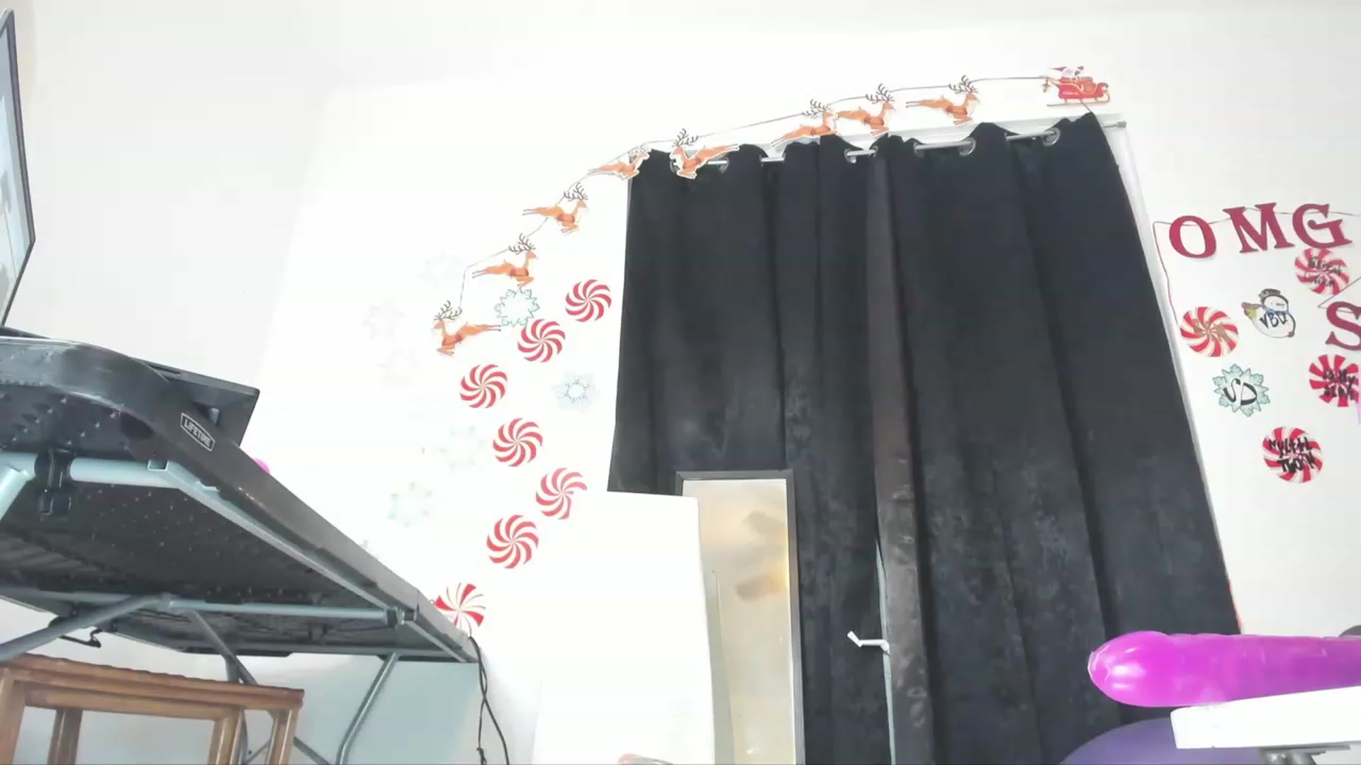 Gallery image thumbnail from HollyHanna's myfreecams stream on, 12/06/2022, 02:31 image 16 of 20