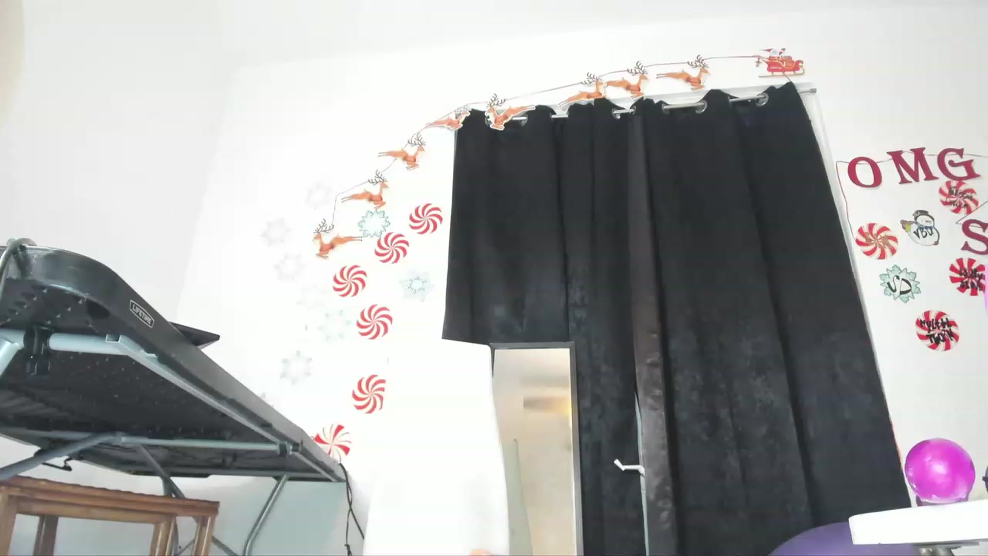 Gallery image thumbnail from HollyHanna's myfreecams stream on, 12/06/2022, 02:31 image 20 of 20