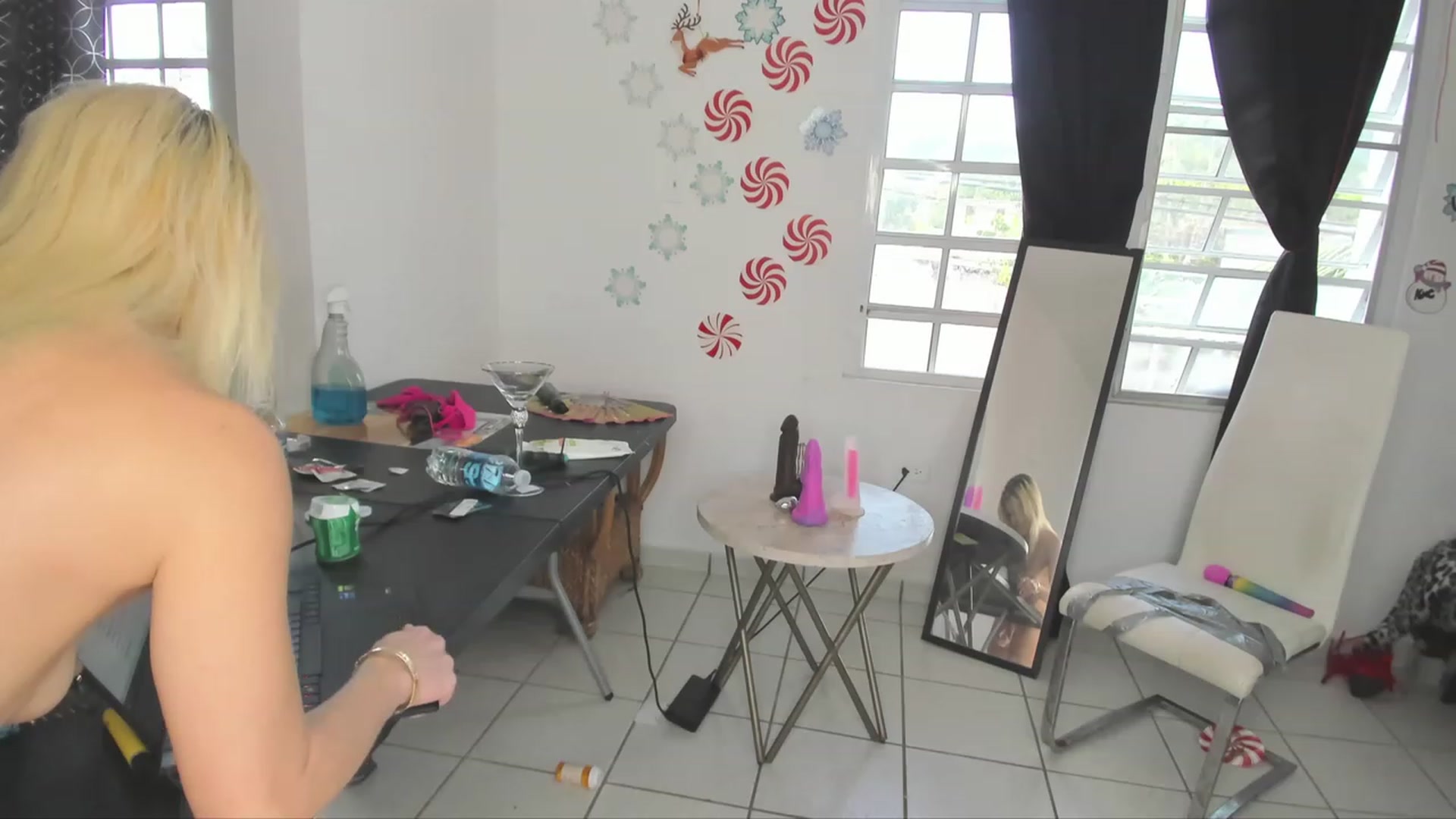 Gallery image thumbnail from HollyHanna's myfreecams stream on, 12/10/2022, 18:51 image 18 of 20