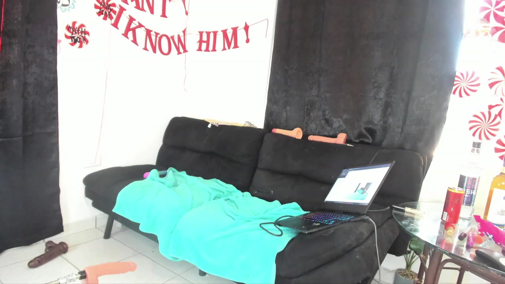 Gallery image thumbnail from HollyHanna's myfreecams stream on, 12/15/2022, 21:38 image 1 of 20