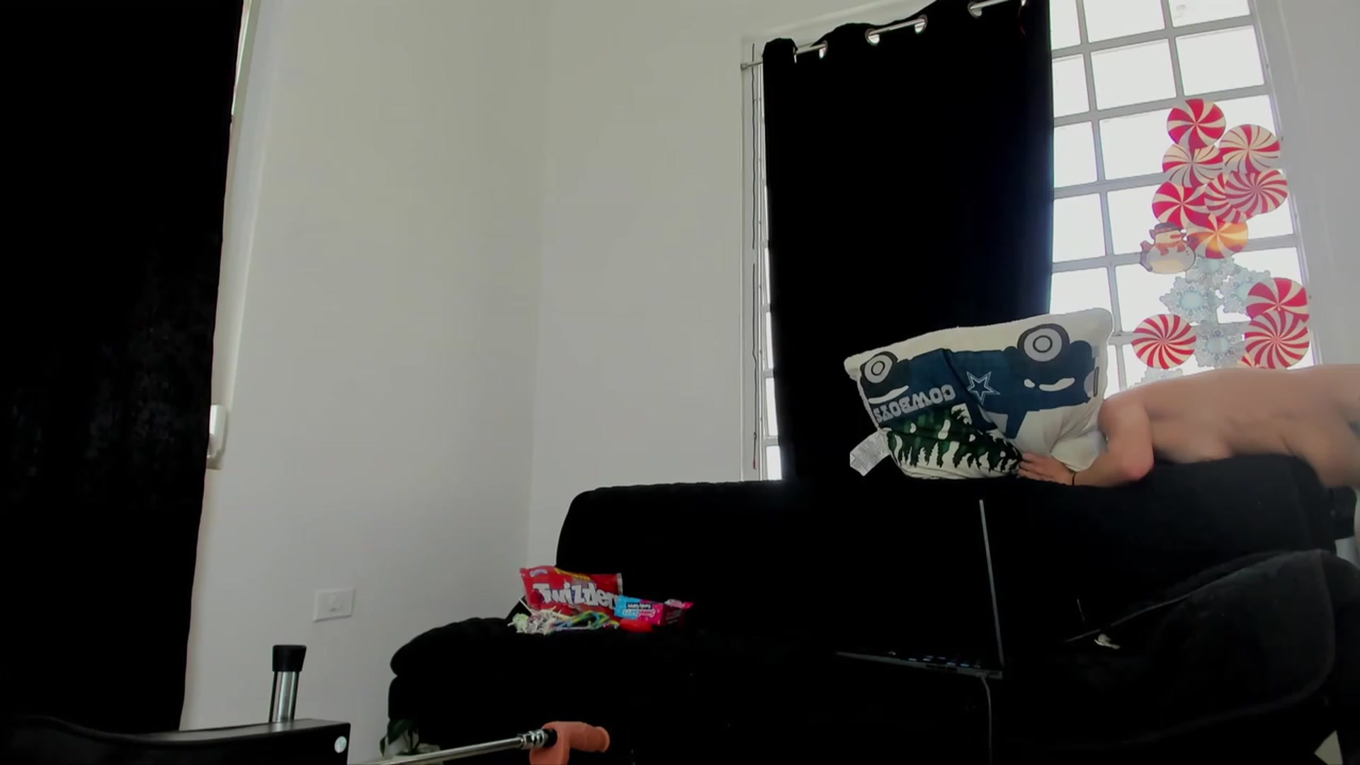 Gallery image thumbnail from HollyHanna's myfreecams stream on, 12/19/2022, 21:02 image 6 of 20