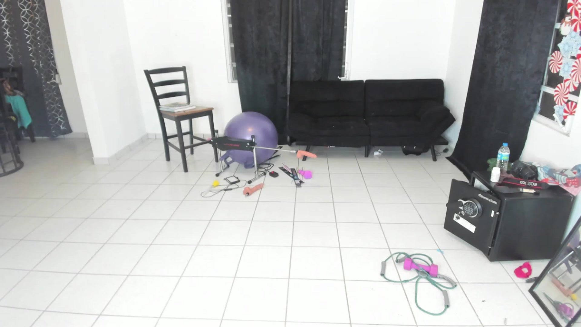 Gallery image thumbnail from HollyHanna's myfreecams stream on, 12/27/2022, 24:37 image 8 of 20