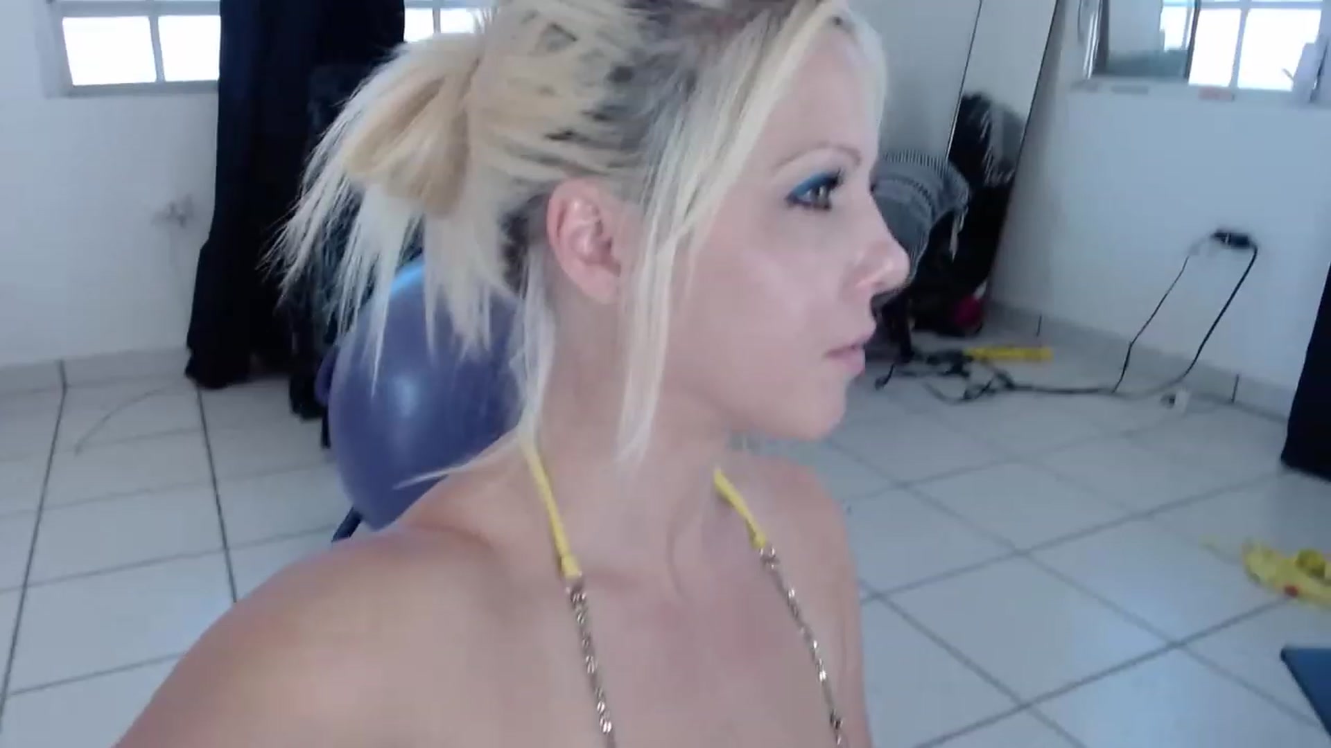 Gallery image thumbnail from HollyHanna's myfreecams stream on, 01/18/2023, 19:26 image 15 of 20