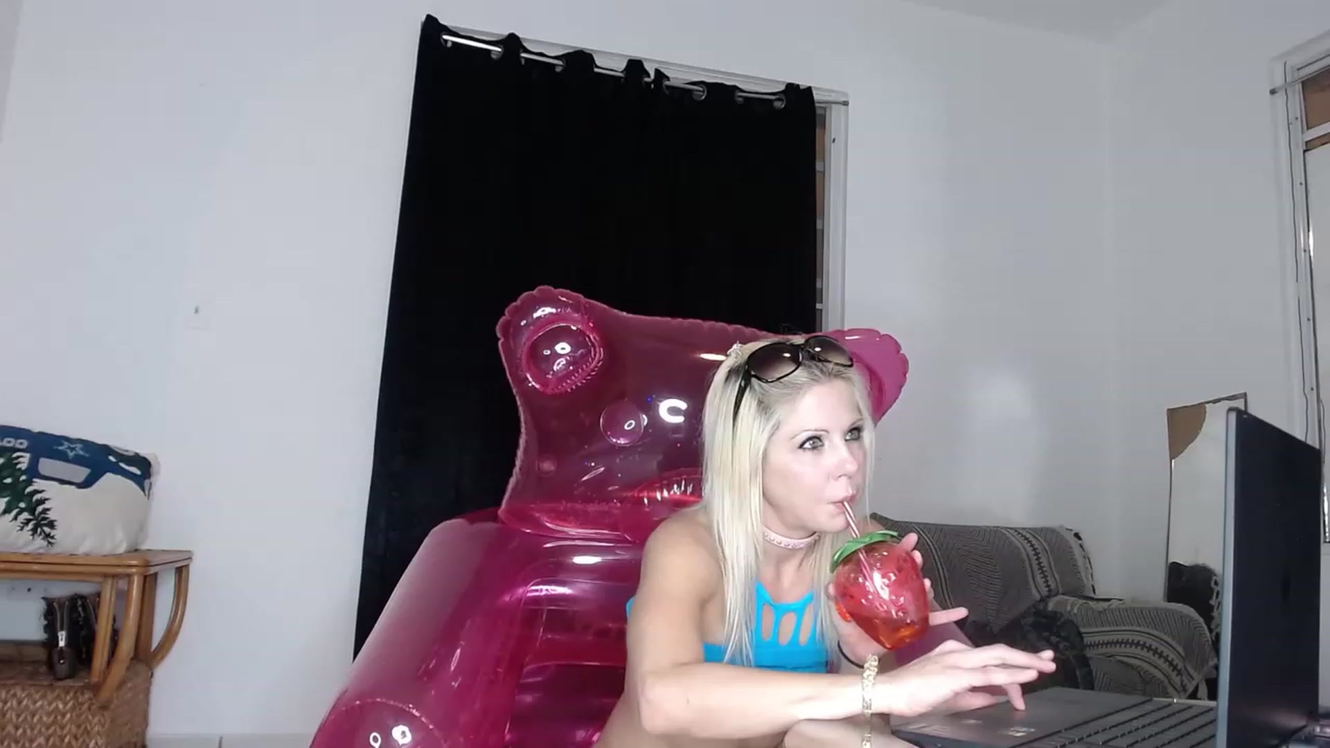 Gallery image thumbnail from HollyHanna's myfreecams stream on, 01/21/2023, 01:04 image 11 of 20