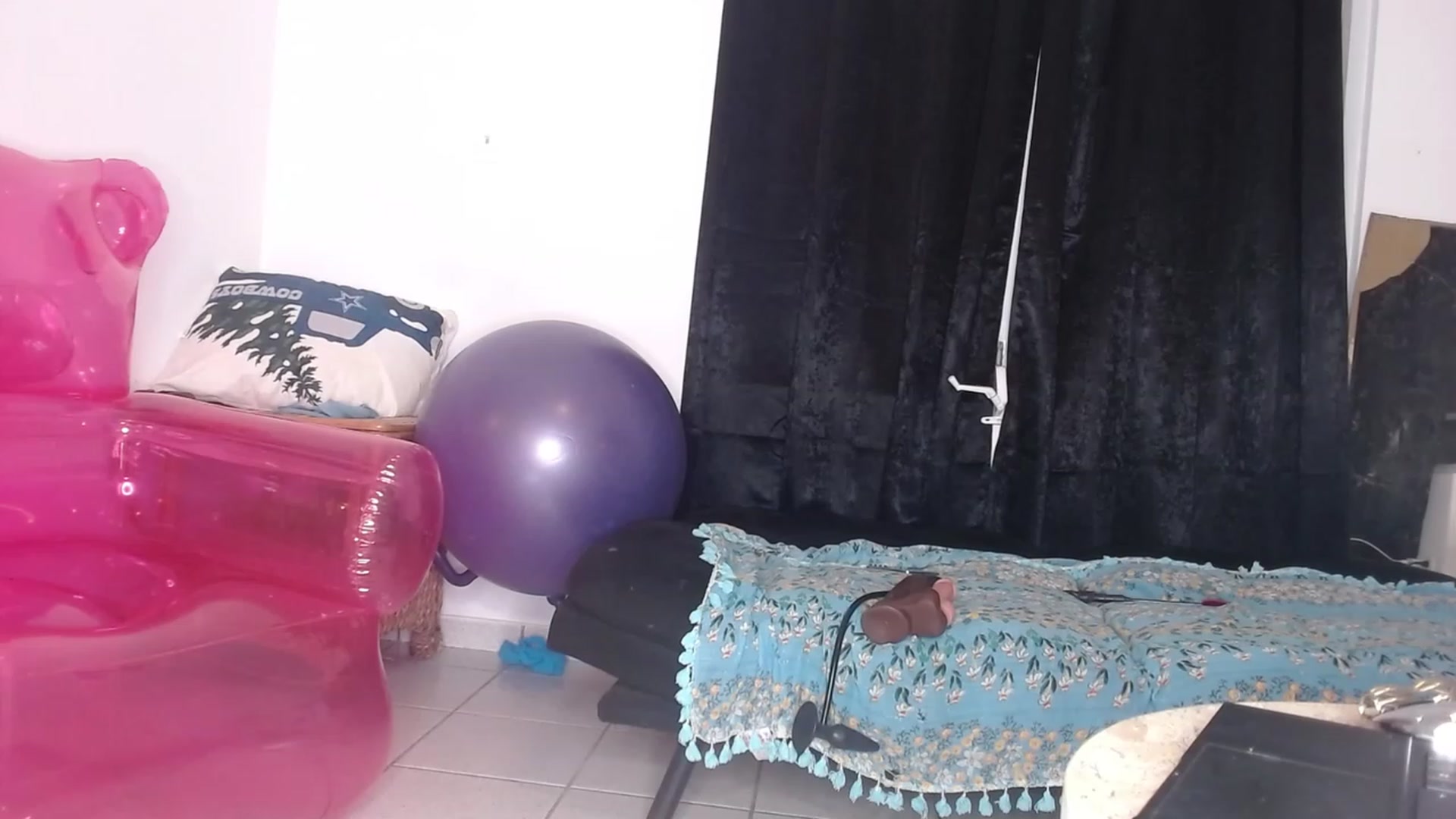 Gallery image thumbnail from HollyHanna's myfreecams stream on, 01/23/2023, 05:50 image 8 of 20