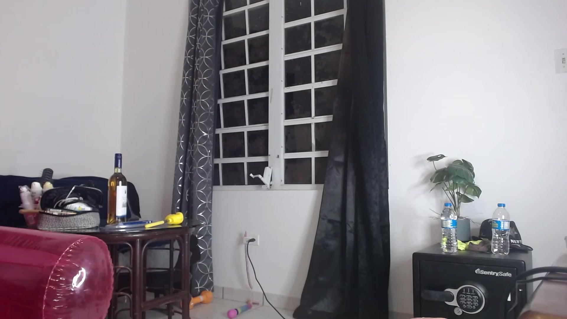 Gallery image thumbnail from HollyHanna's myfreecams stream on, 02/07/2023, 01:32 image 1 of 20