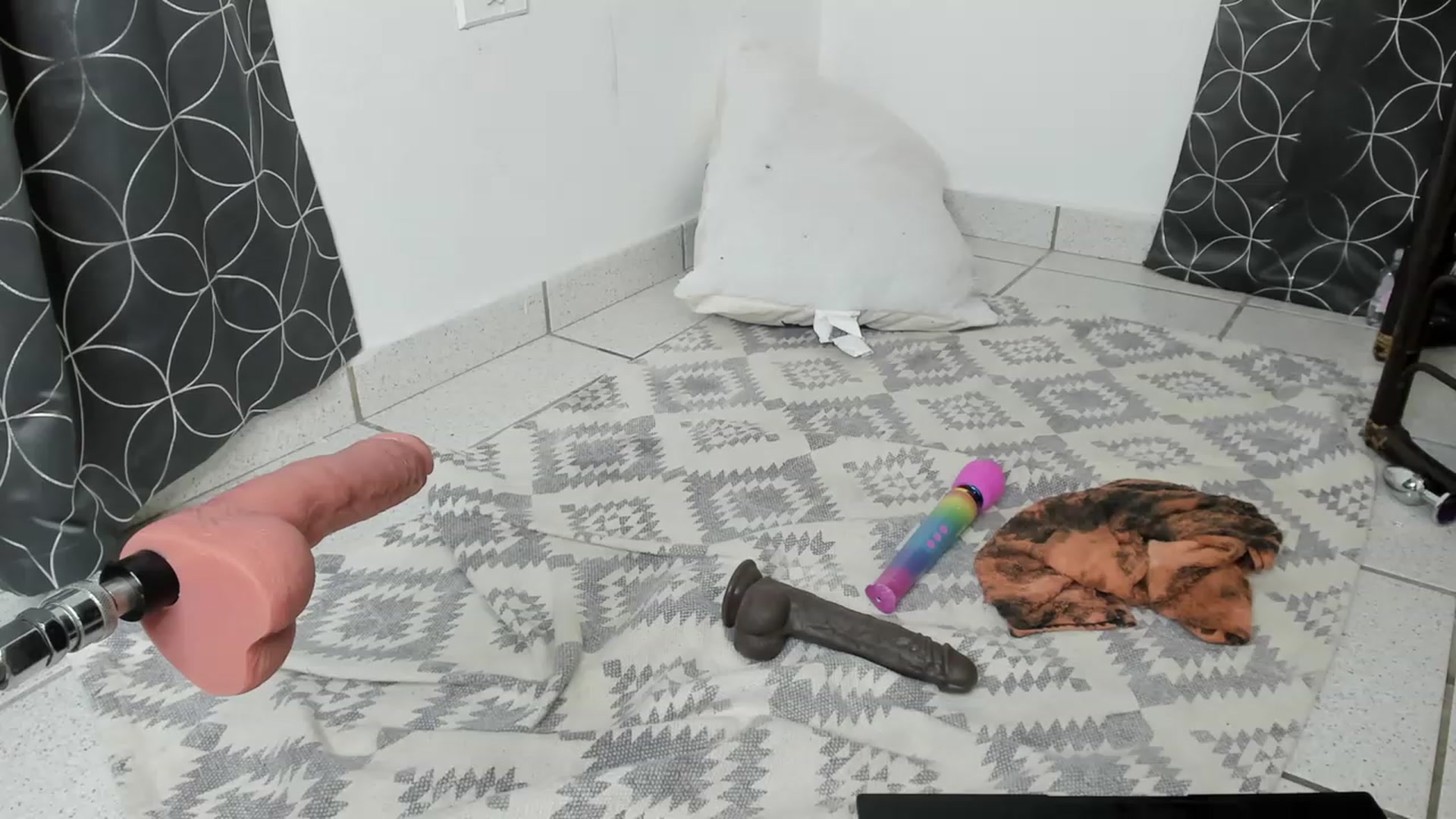 Gallery image thumbnail from HollyHanna's myfreecams stream on, 03/04/2023, 01:18 image 15 of 20