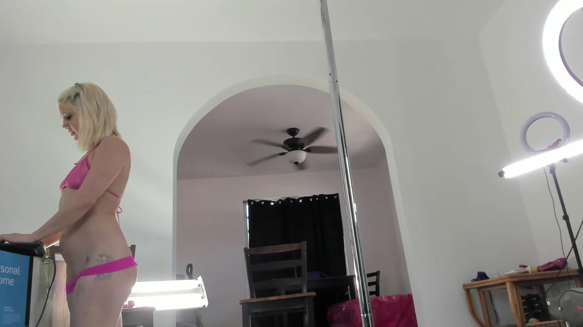 Gallery image thumbnail from HollyHanna's myfreecams stream on, 03/04/2023, 16:55 image 2 of 20