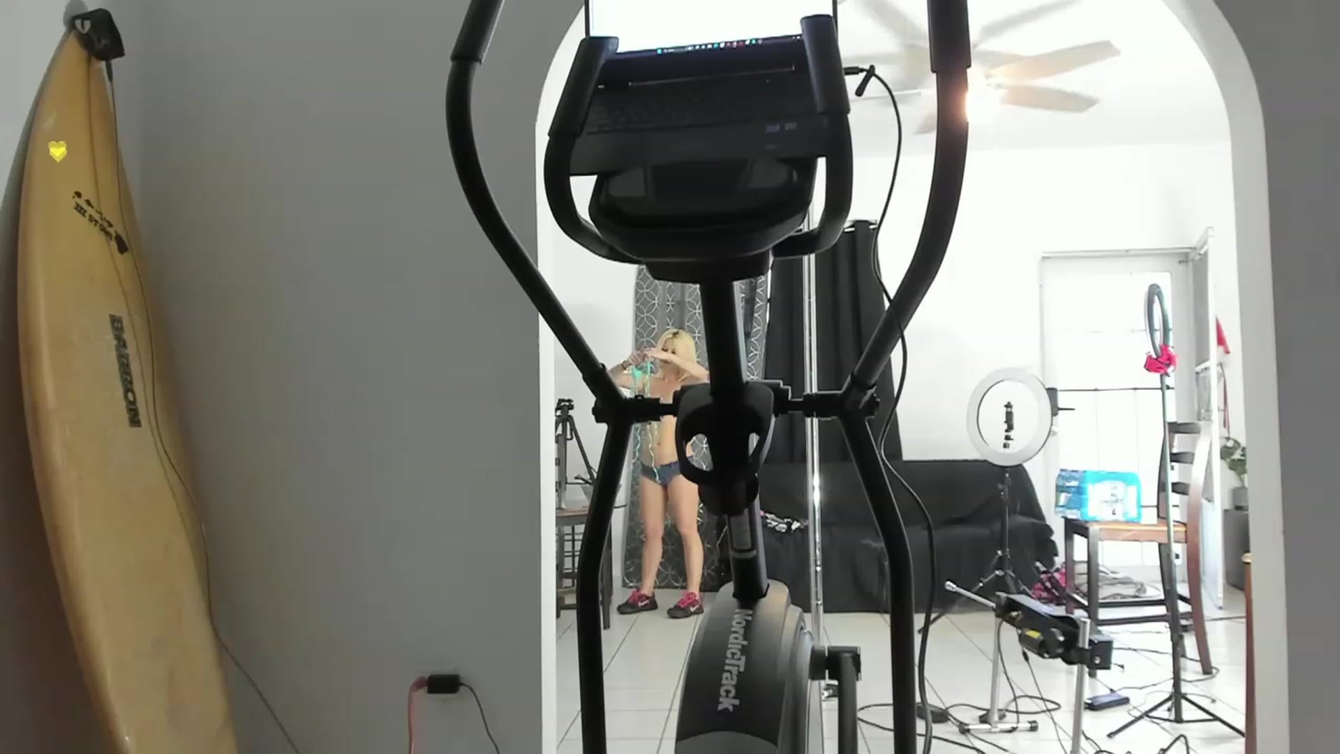 Gallery image thumbnail from HollyHanna's myfreecams stream on, 03/21/2023, 22:07 image 15 of 20