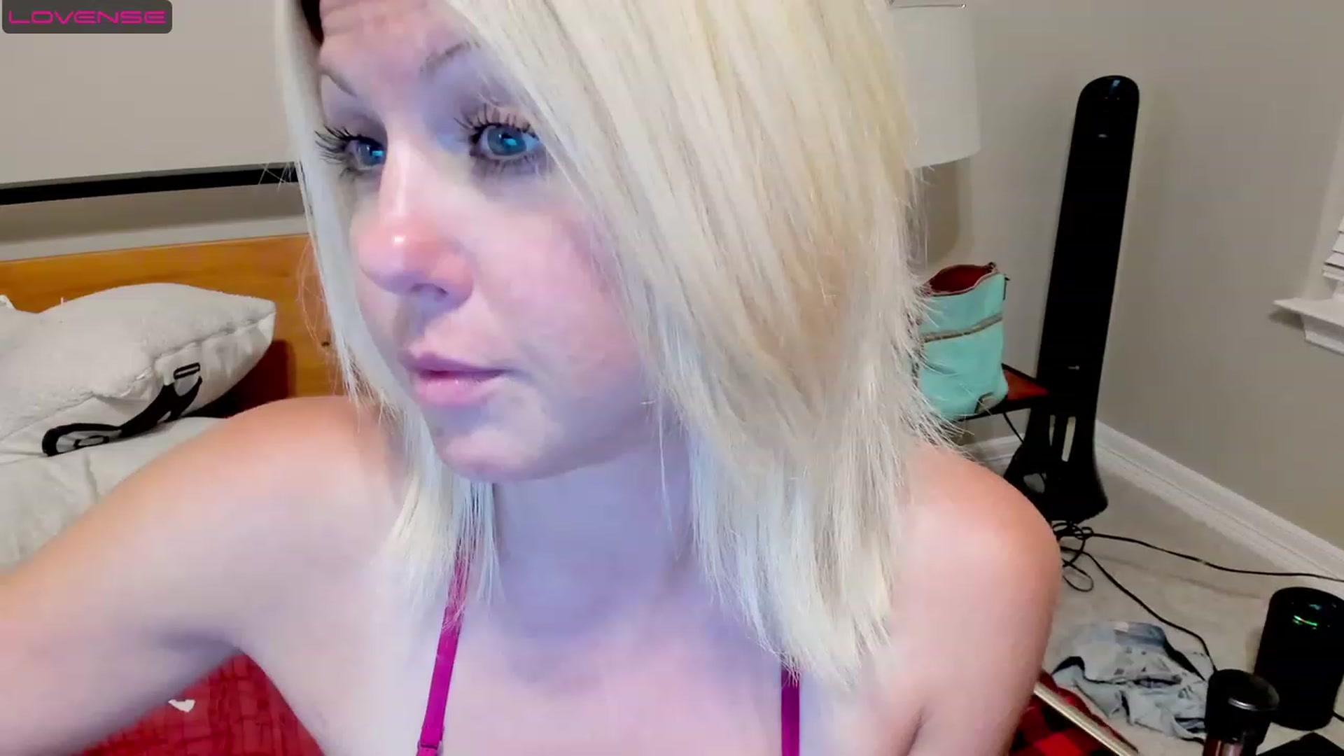 Gallery image thumbnail from HollyHanna's myfreecams stream on, 06/16/2023, 04:21 image 12 of 20