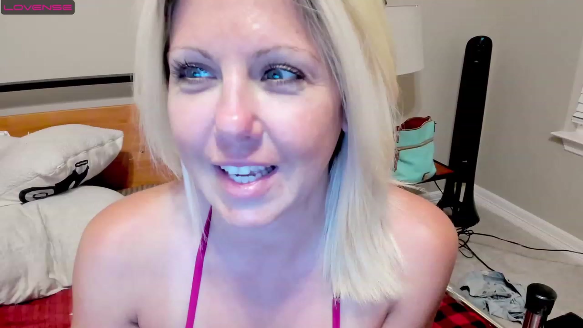 Gallery image thumbnail from HollyHanna's myfreecams stream on, 06/16/2023, 04:21 image 5 of 20