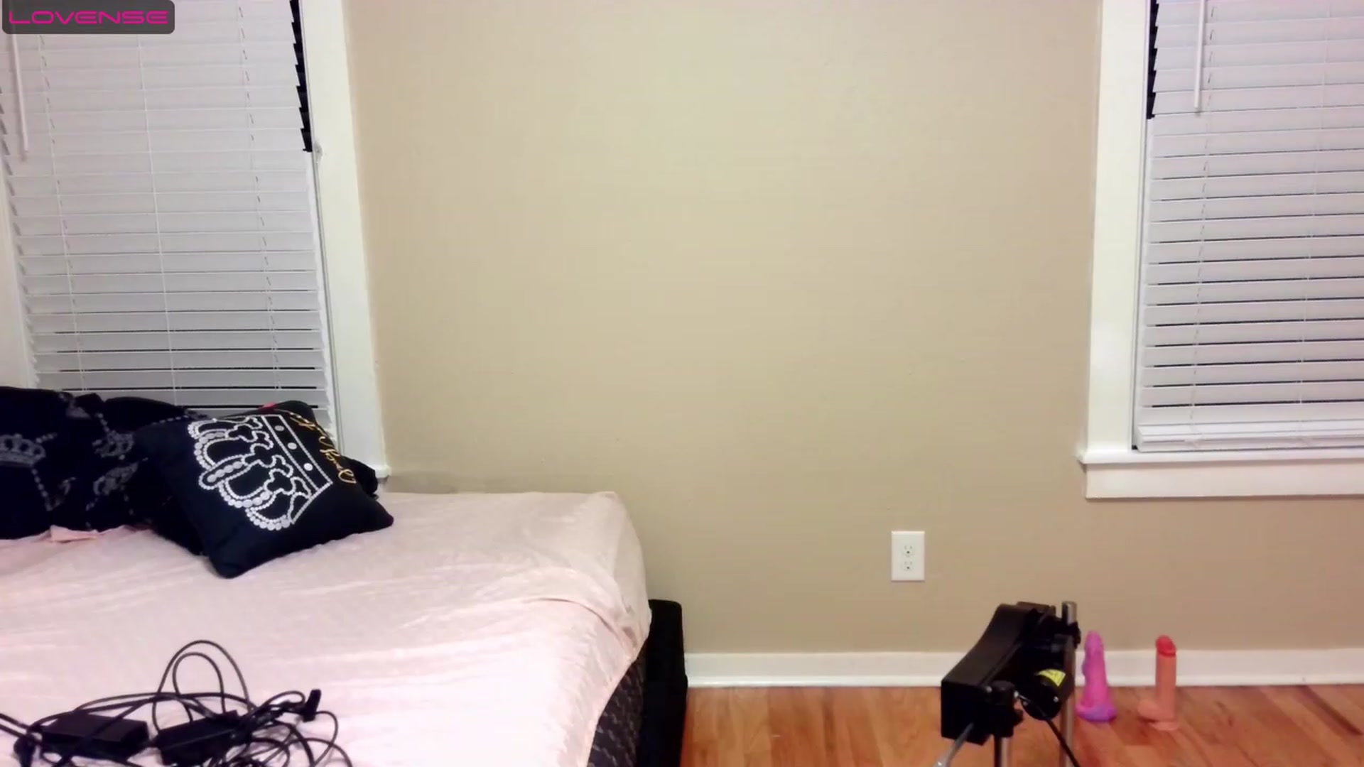 Gallery image thumbnail from HollyHanna's myfreecams stream on, 08/09/2023, 03:22 image 10 of 20