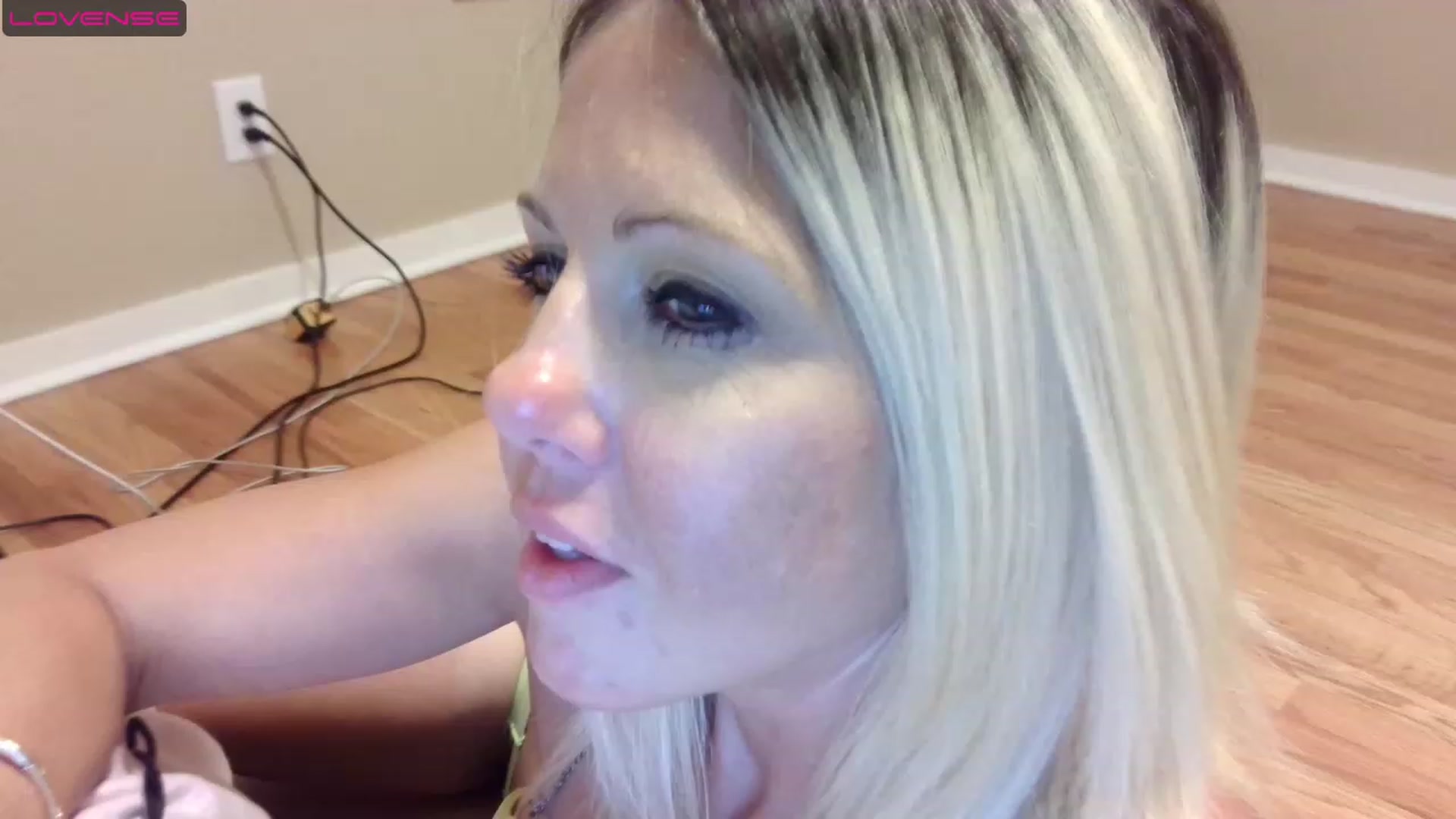 Gallery image thumbnail from HollyHanna's myfreecams stream on, 08/14/2023, 04:15 image 18 of 20