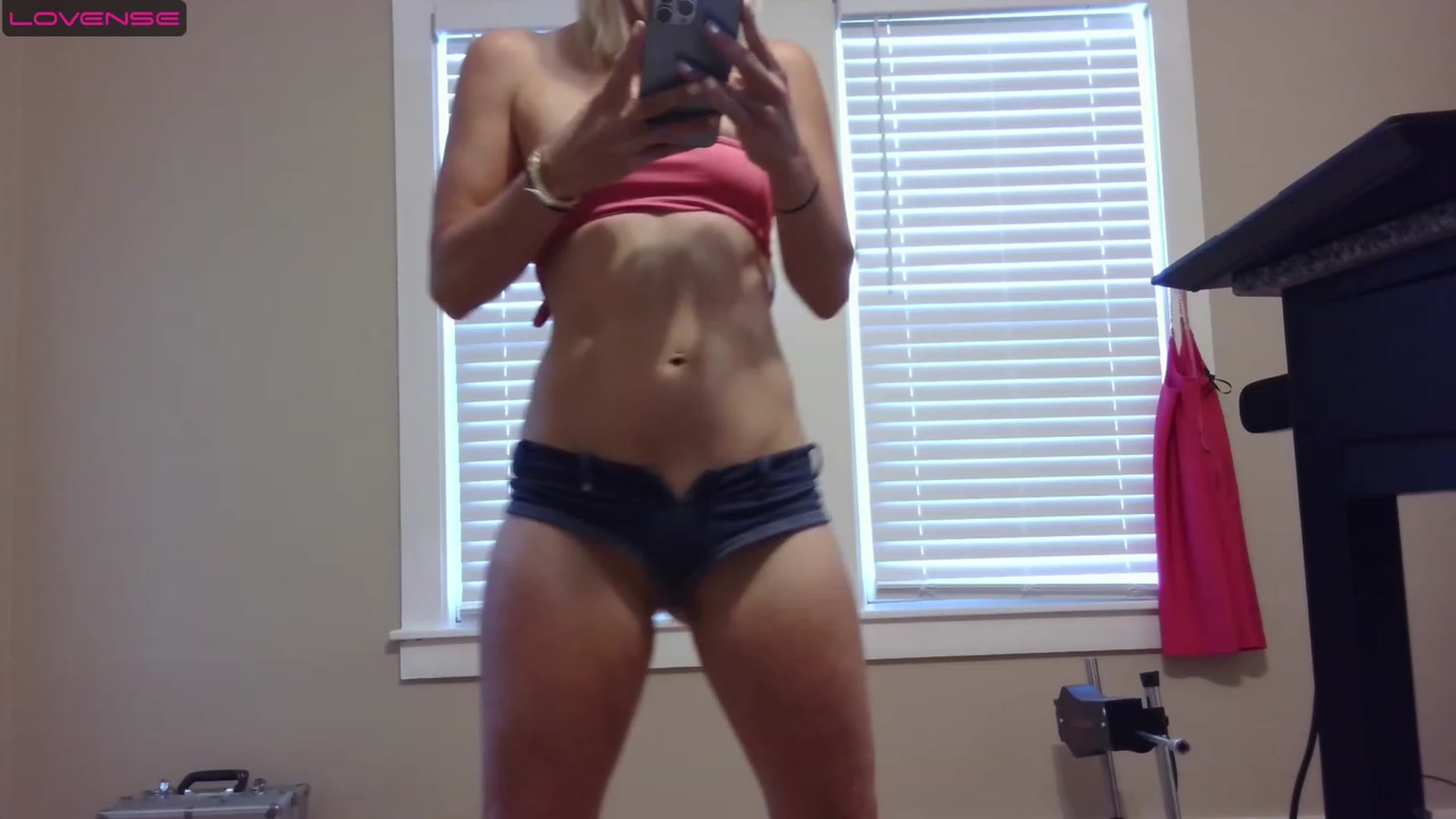 Gallery image thumbnail from HollyHanna's myfreecams stream on, 08/18/2023, 24:07 image 1 of 20