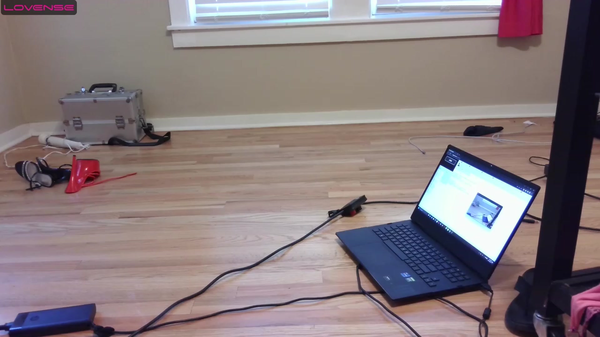 Gallery image thumbnail from HollyHanna's myfreecams stream on, 08/18/2023, 24:07 image 14 of 20