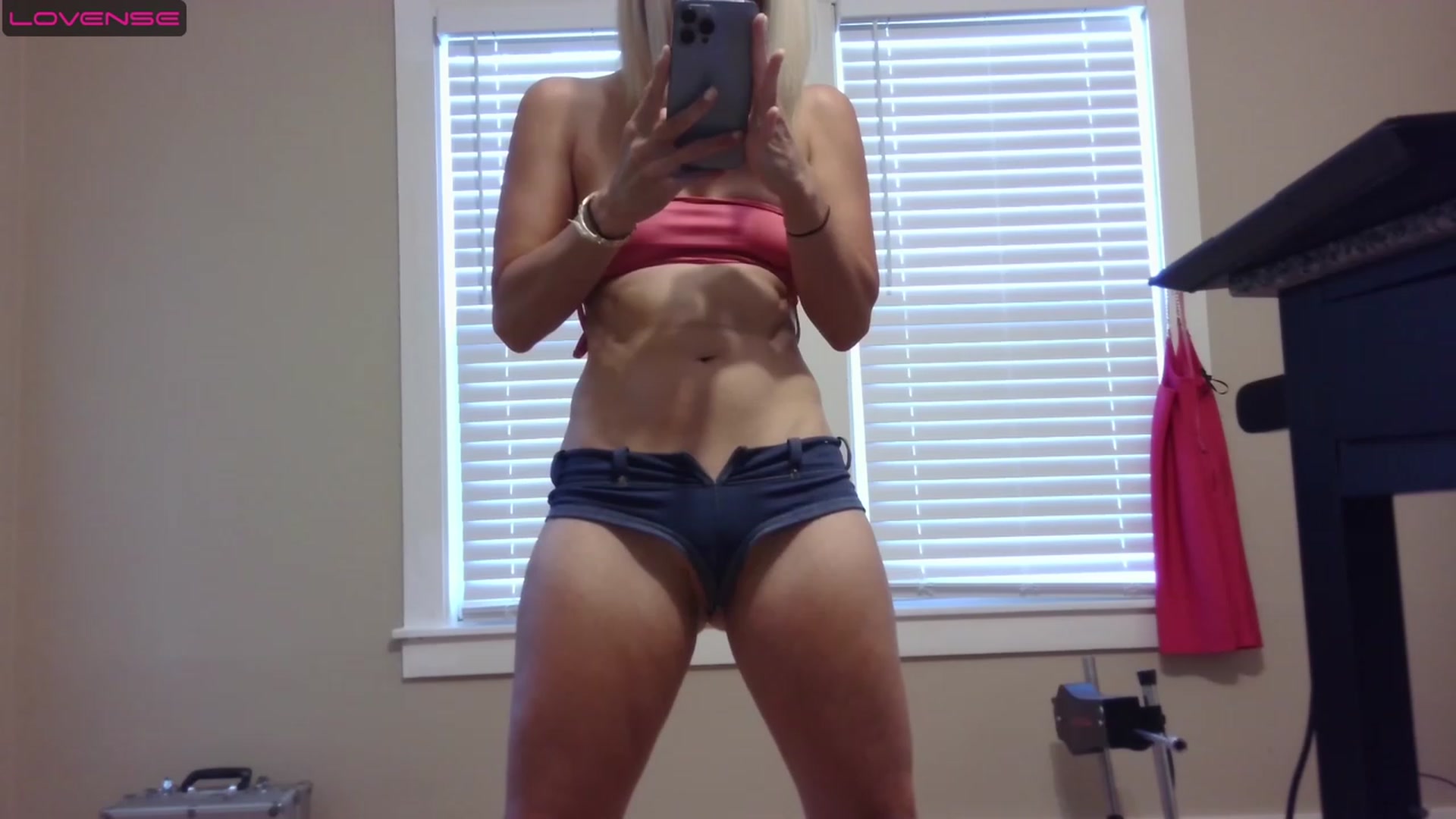 Gallery image thumbnail from HollyHanna's myfreecams stream on, 08/18/2023, 24:07 image 2 of 20