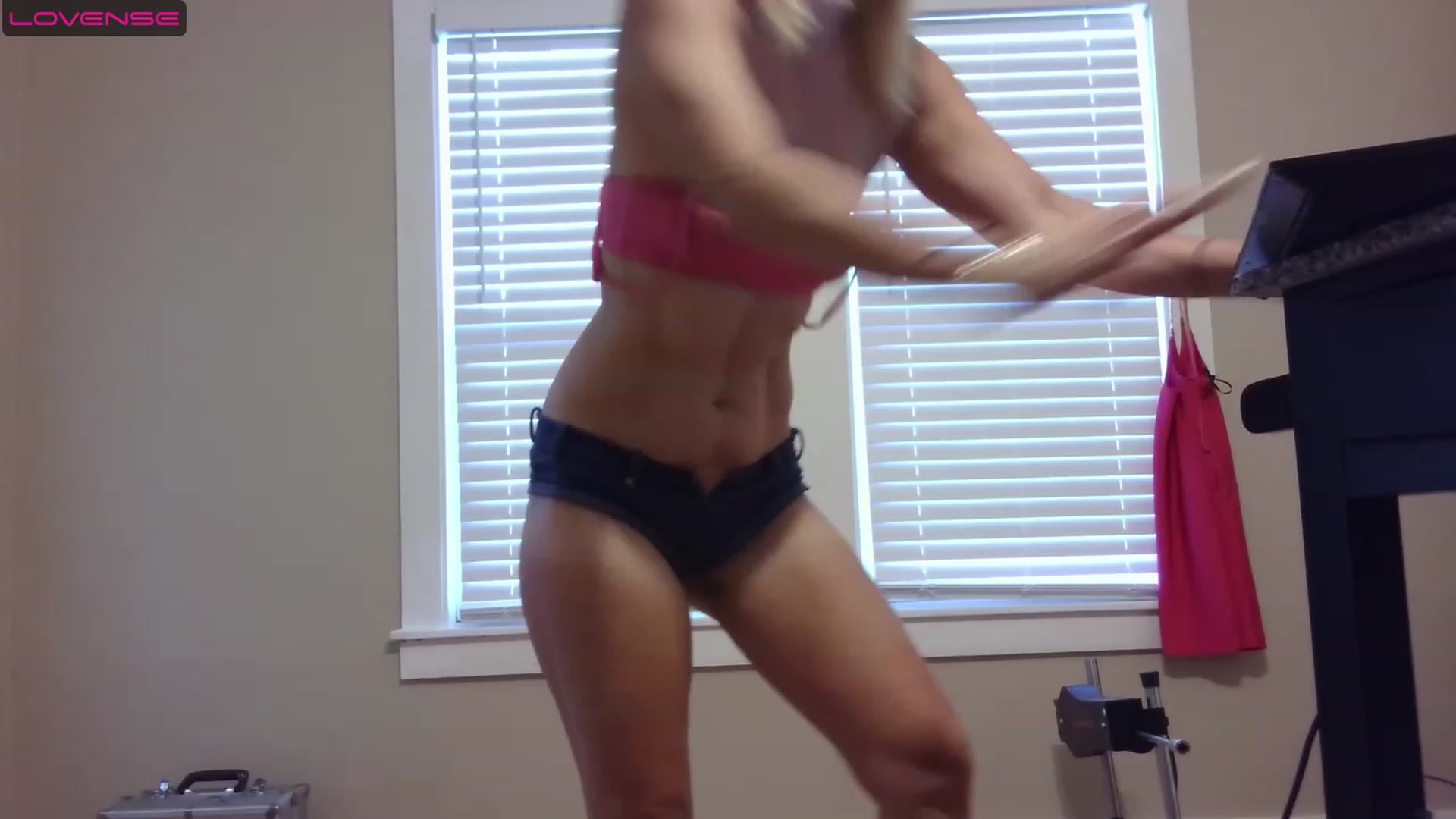 Gallery image thumbnail from HollyHanna's myfreecams stream on, 08/18/2023, 24:07 image 5 of 20