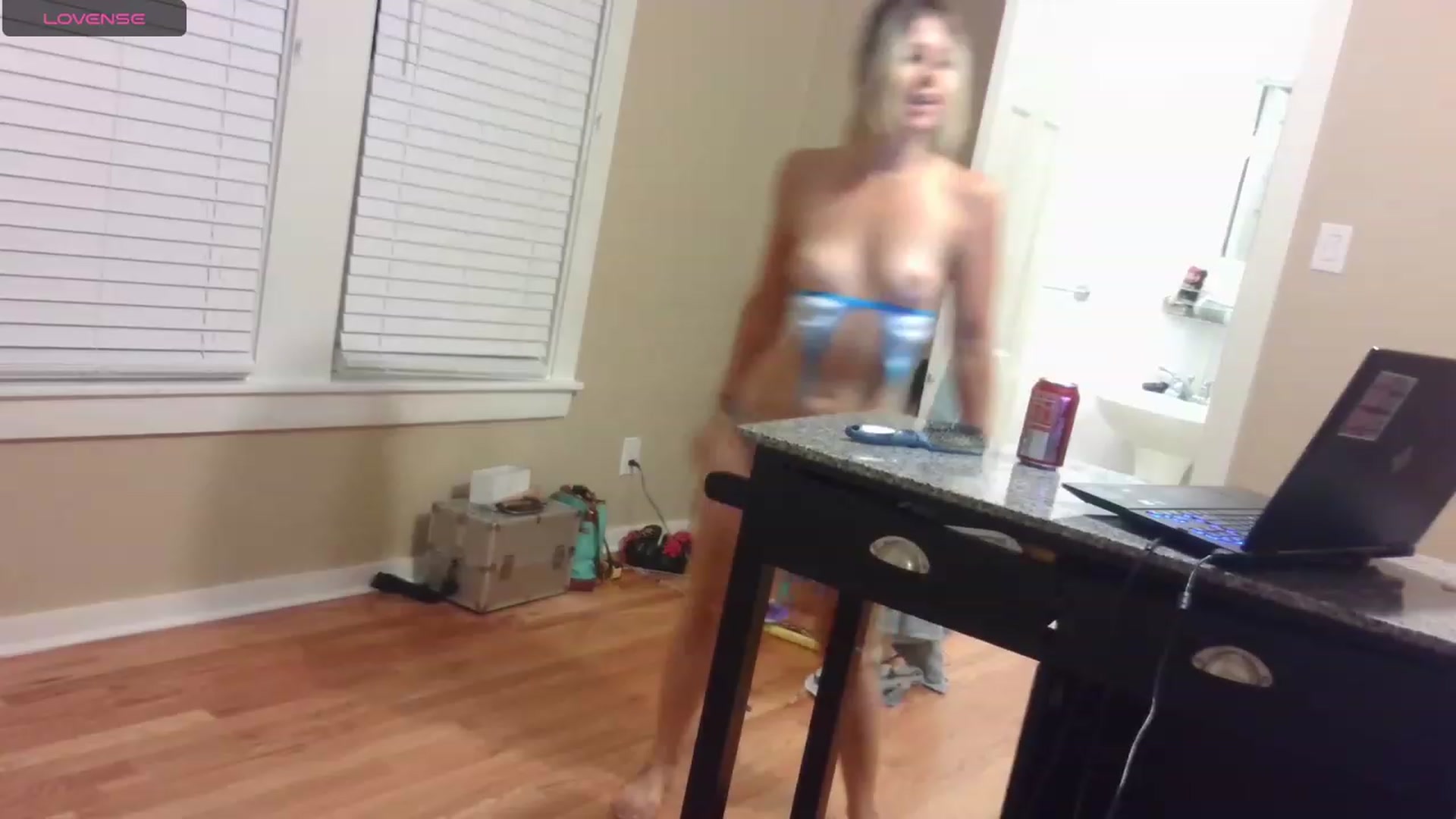 Gallery image thumbnail from HollyHanna's myfreecams stream on, 08/29/2023, 02:19 image 2 of 20
