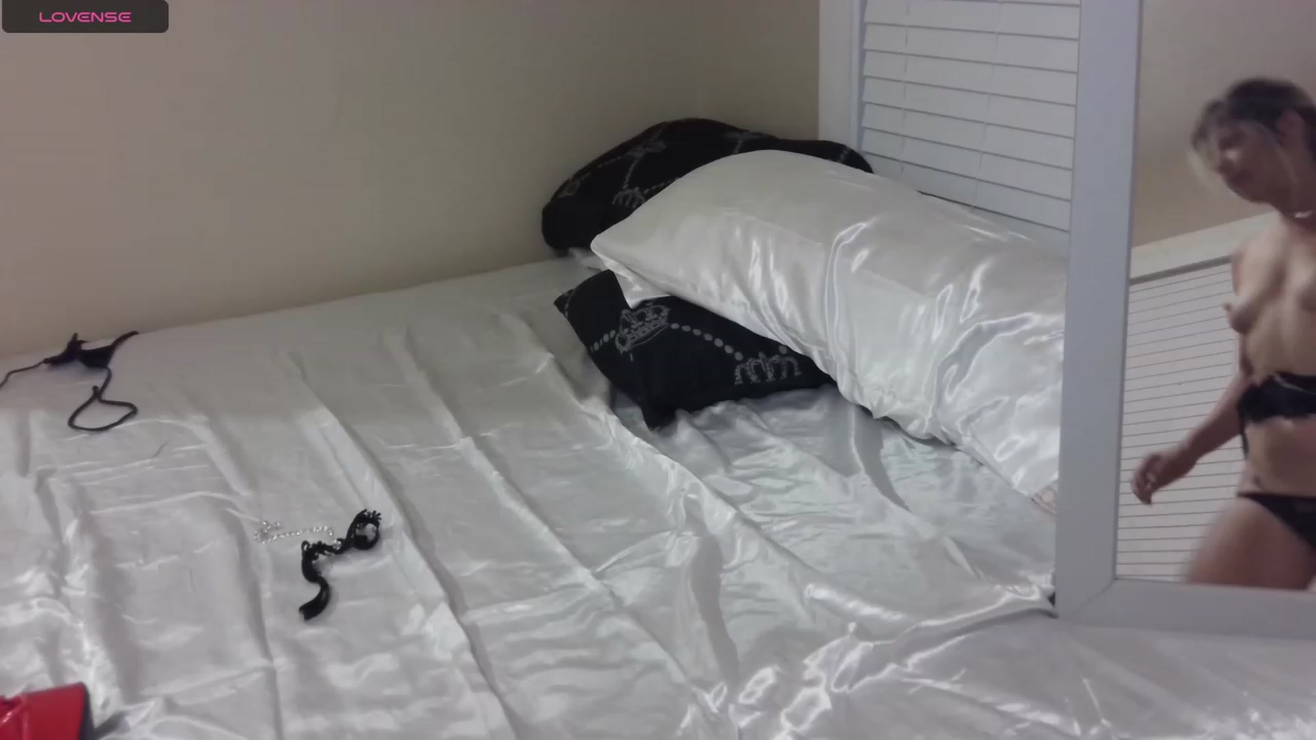 Gallery image thumbnail from HollyHanna's myfreecams stream on, 09/04/2023, 01:06 image 10 of 20