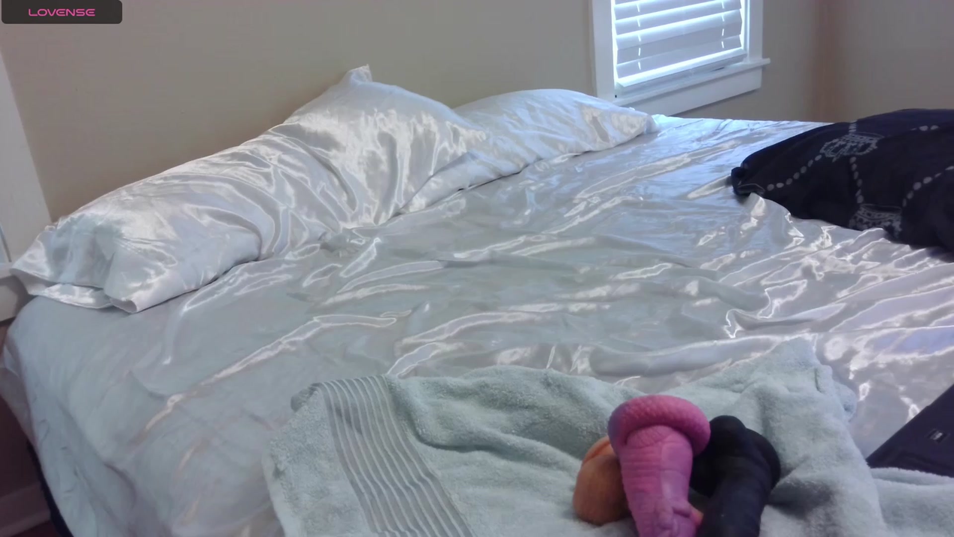 Gallery image thumbnail from HollyHanna's myfreecams stream on, 09/12/2023, 21:36 image 1 of 20