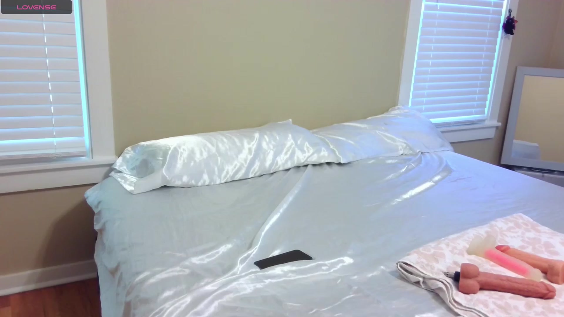 Gallery image thumbnail from HollyHanna's myfreecams stream on, 09/14/2023, 23:01 image 17 of 20