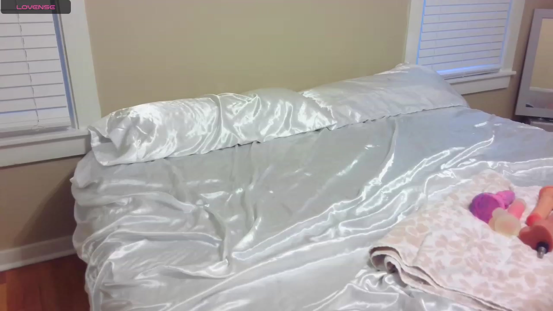 Gallery image thumbnail from HollyHanna's myfreecams stream on, 09/15/2023, 24:37 image 12 of 20