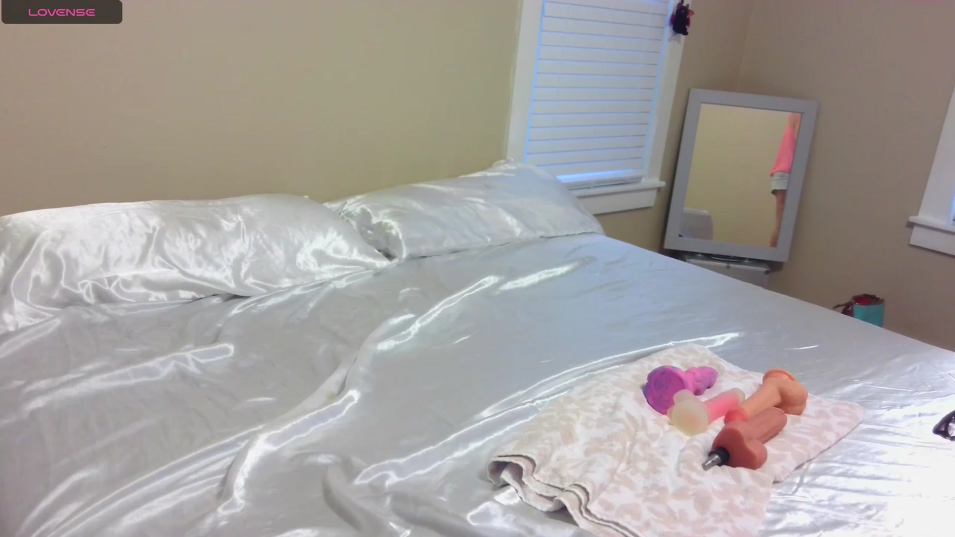 Gallery image thumbnail from HollyHanna's myfreecams stream on, 09/15/2023, 24:37 image 6 of 20