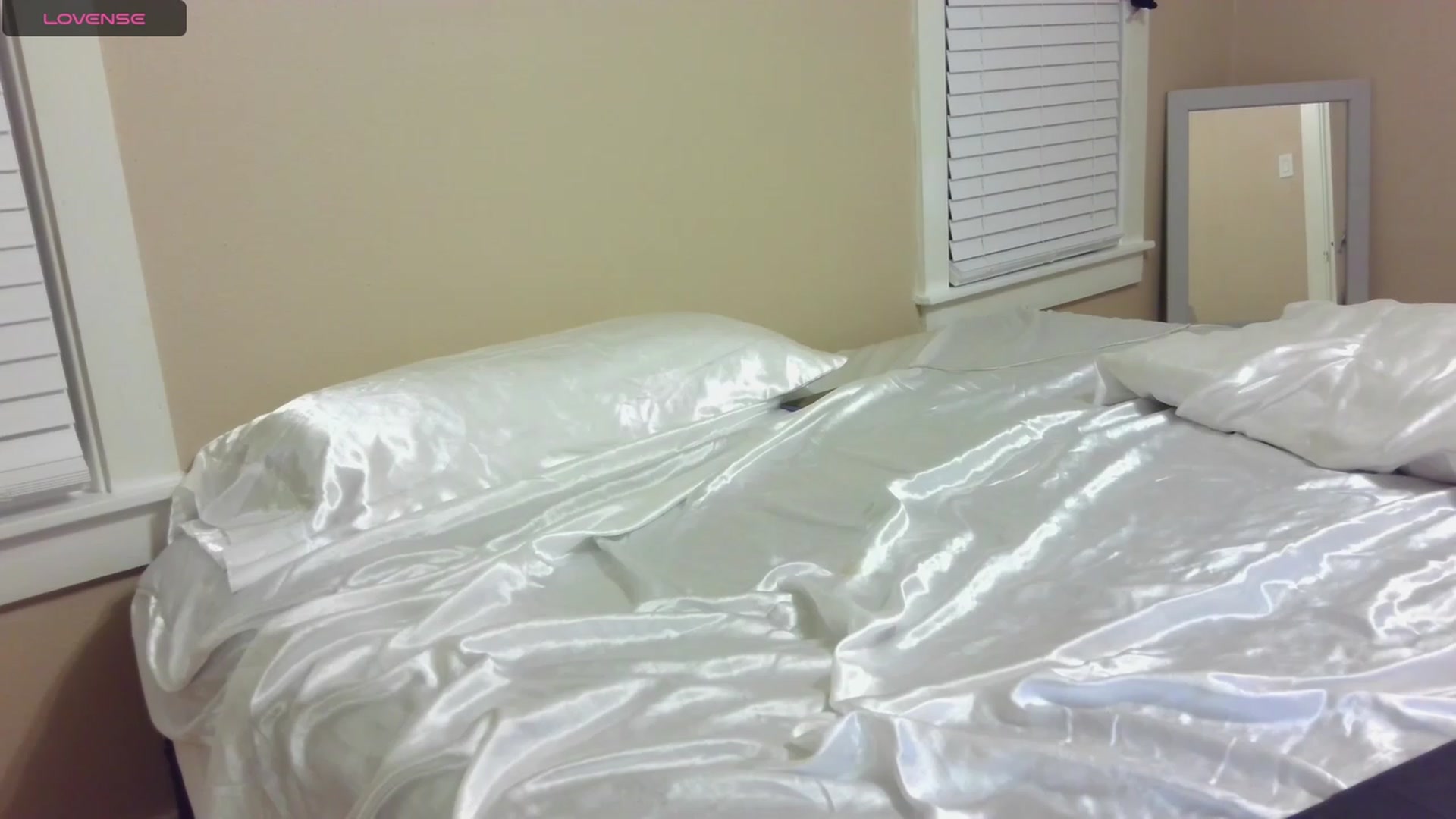 Gallery image thumbnail from HollyHanna's myfreecams stream on, 09/15/2023, 01:13 image 19 of 20